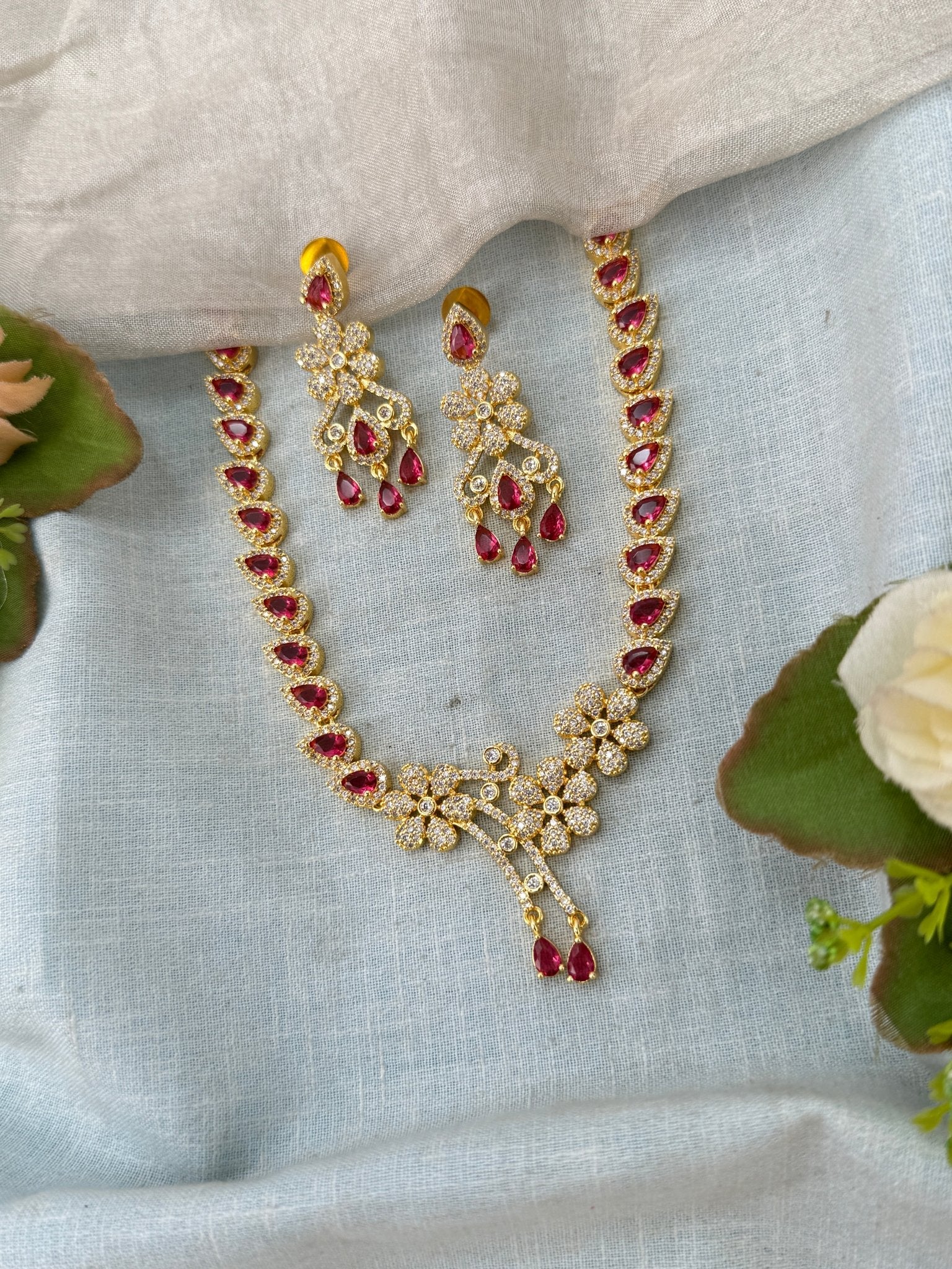 Designer Gold Stone Short Necklace Set 825 - Mahilas
