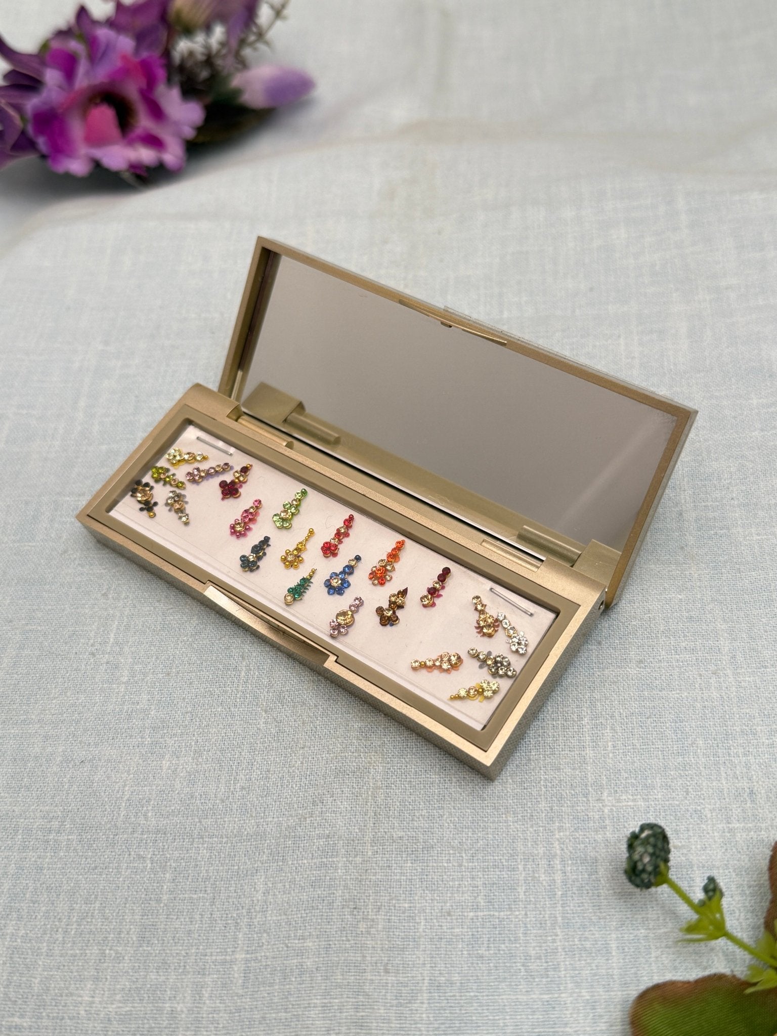 Designer Grand Bindi Box 364 - Mahilas