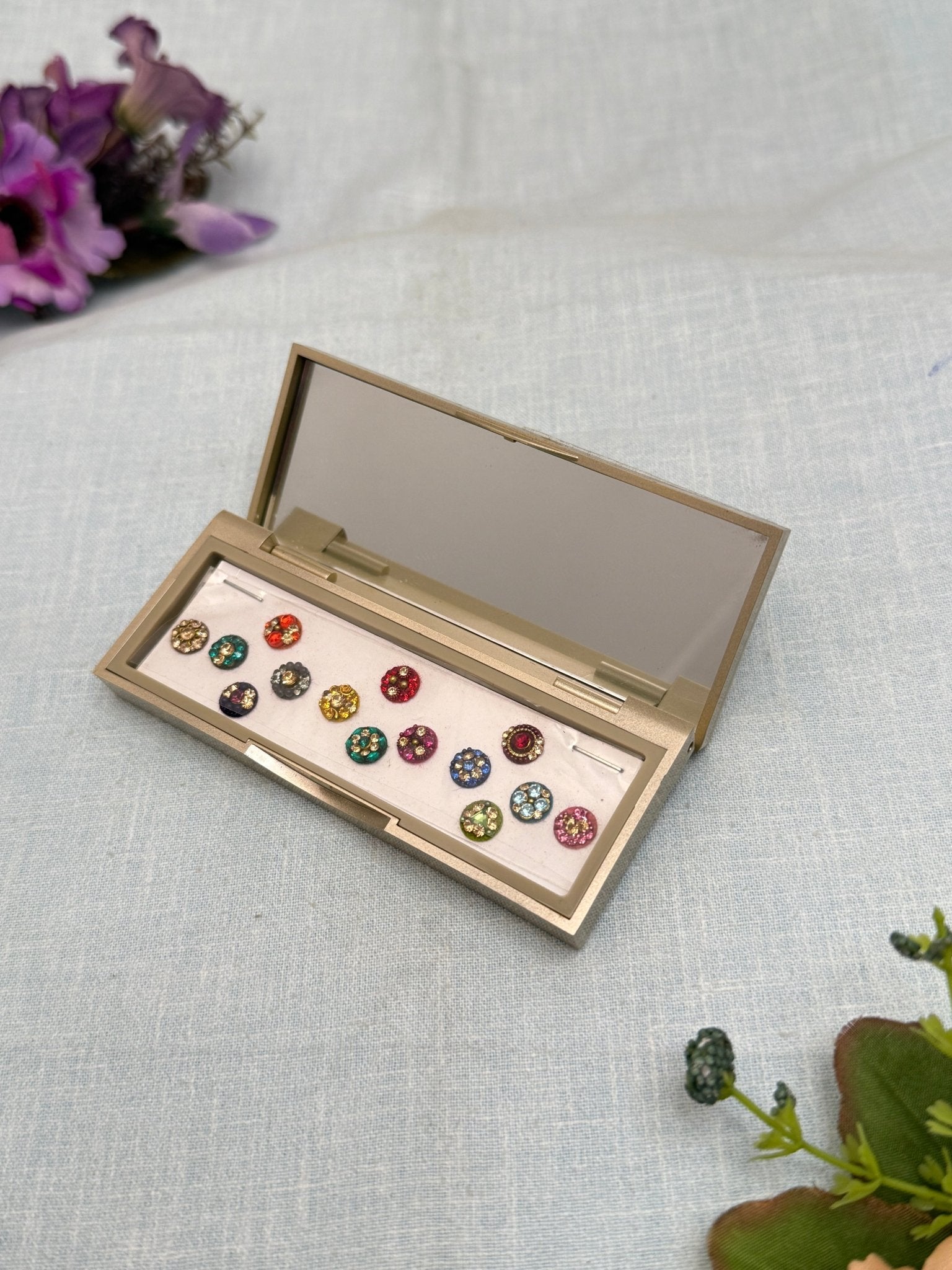 Designer Grand Bindi Box 389 - Mahilas