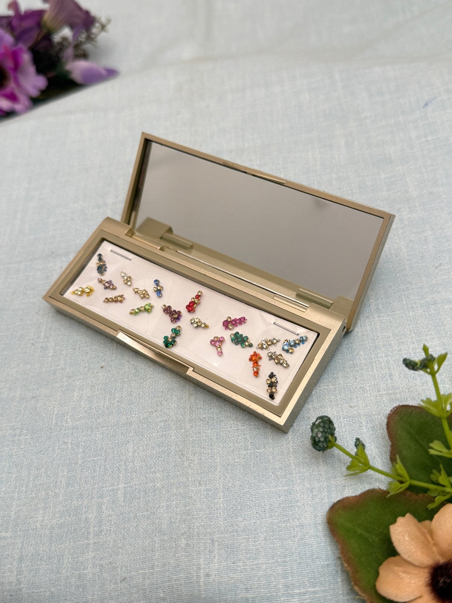 Designer Grand Bindi Box 391 - Mahilas