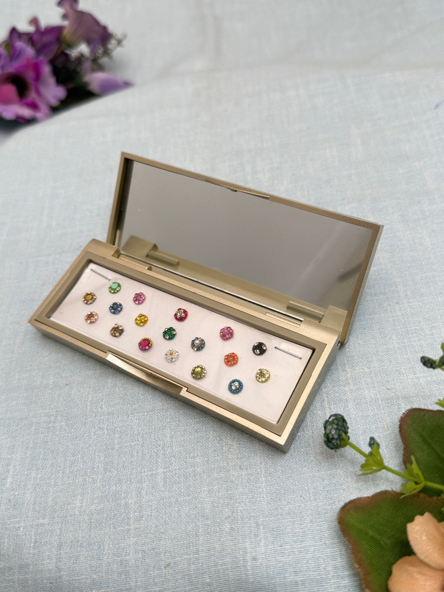 Designer Grand Bindi Box 394 - Mahilas