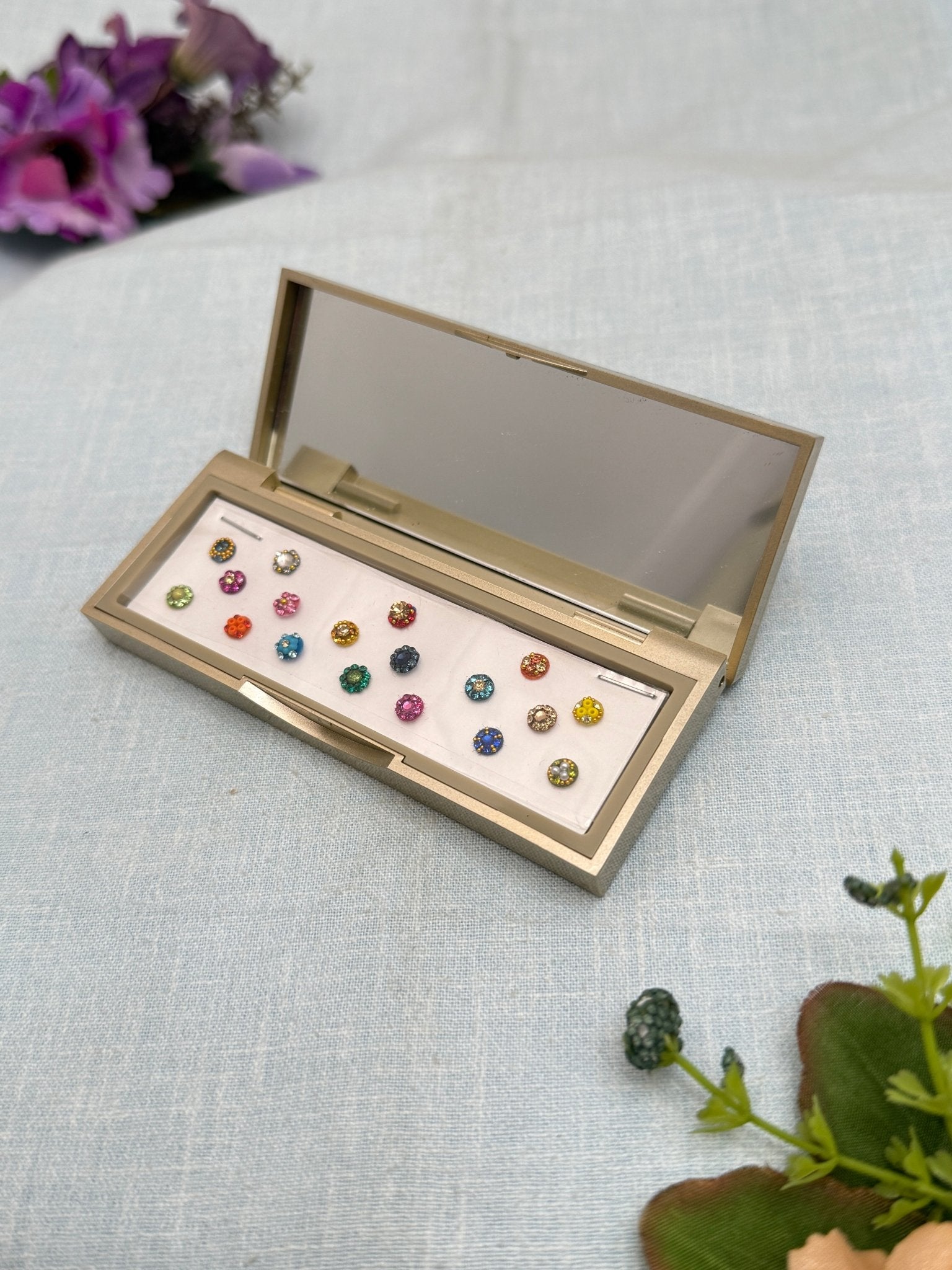 Designer Grand Bindi Box 396 - Mahilas