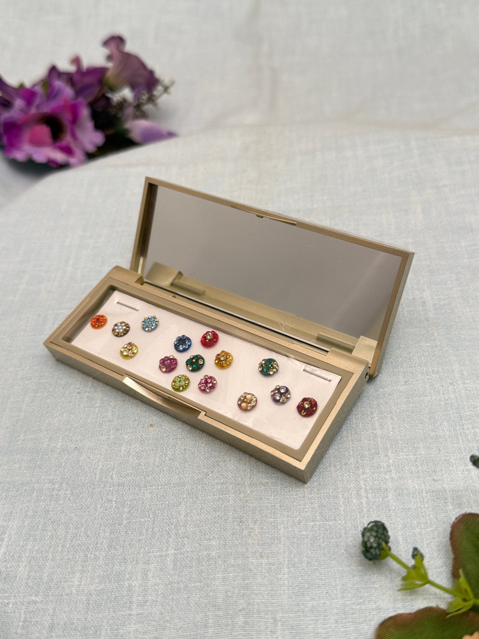 Designer Grand Bindi Box 401 - Mahilas
