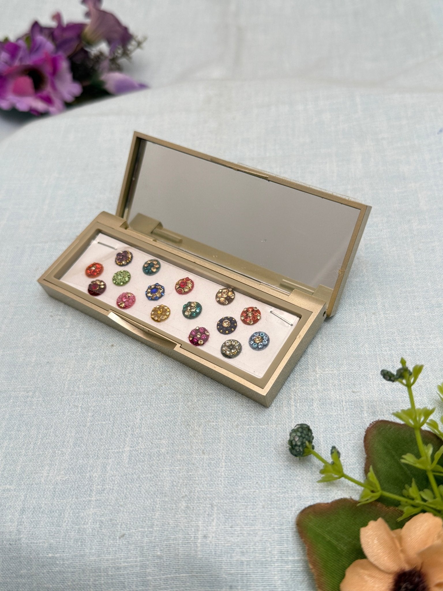 Designer Grand Bindi Box 404 - Mahilas
