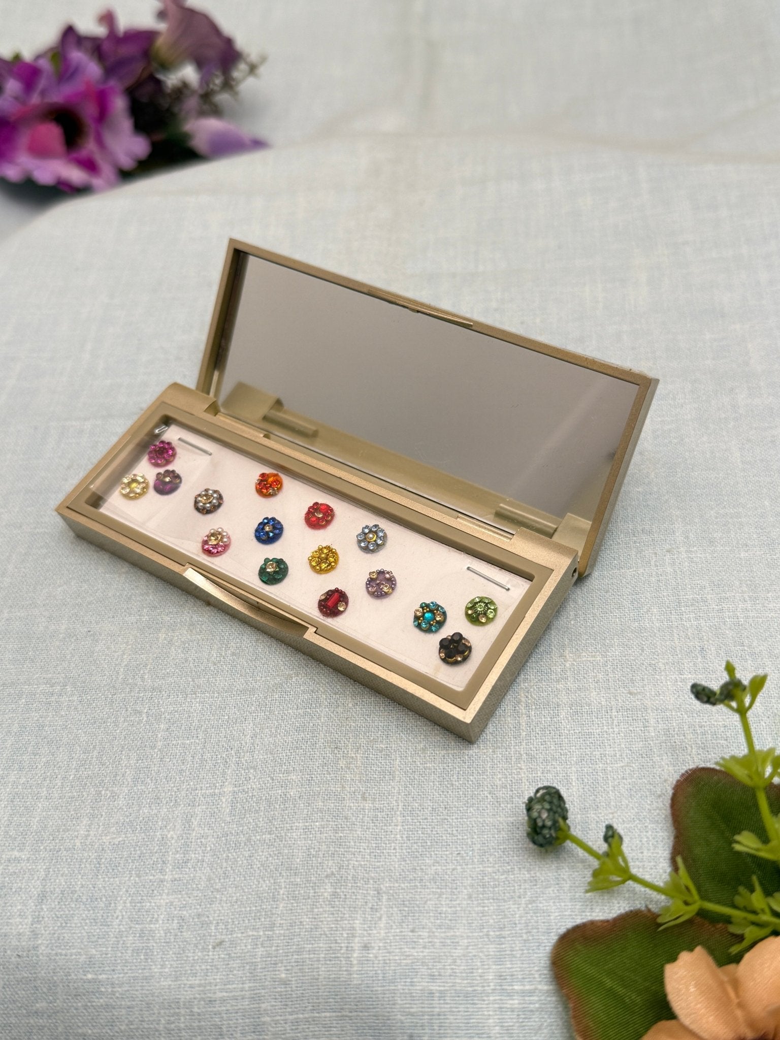 Designer Grand Bindi Box 406 - Mahilas