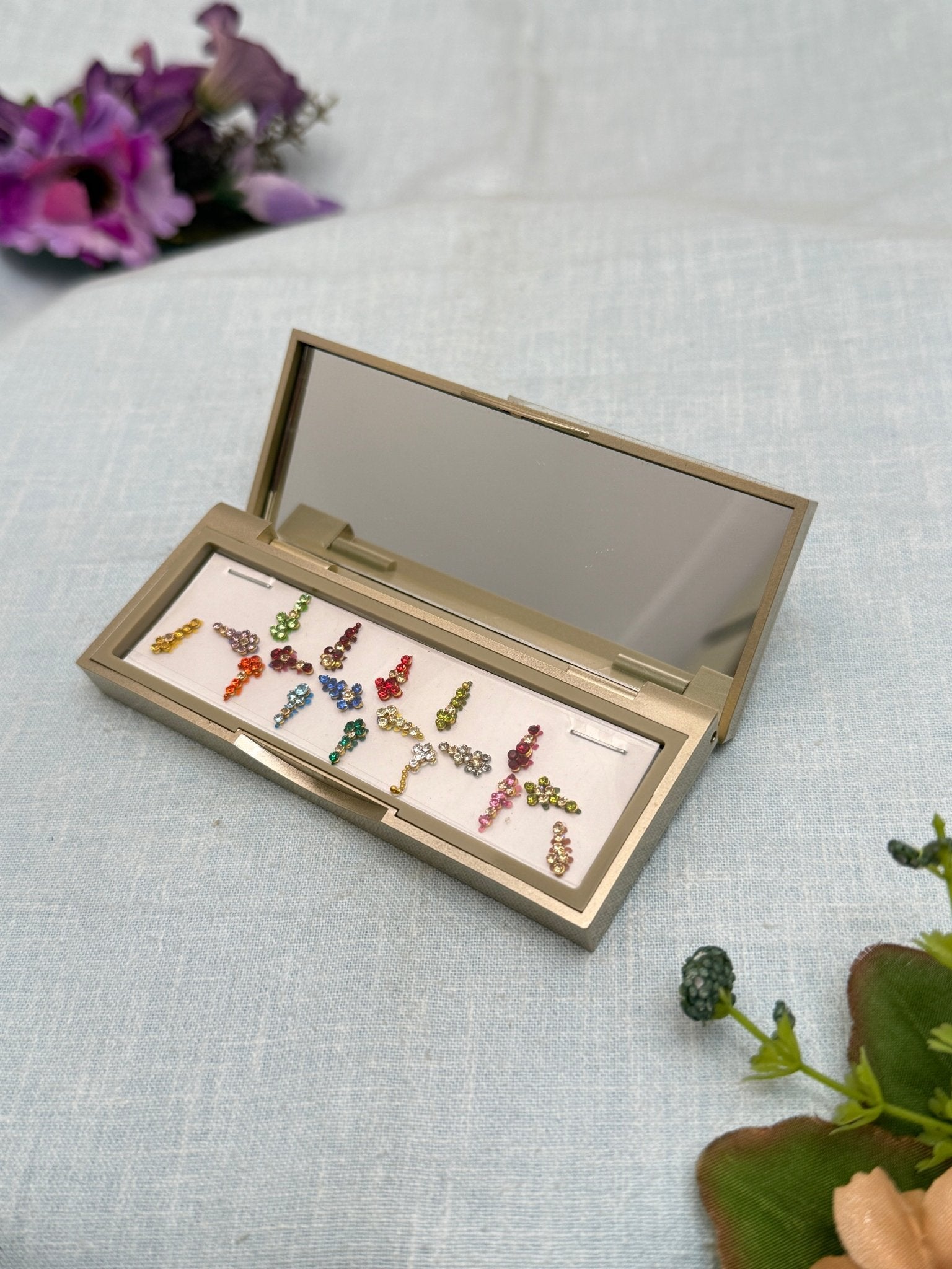 Designer Grand Bindi Box 424 - Mahilas