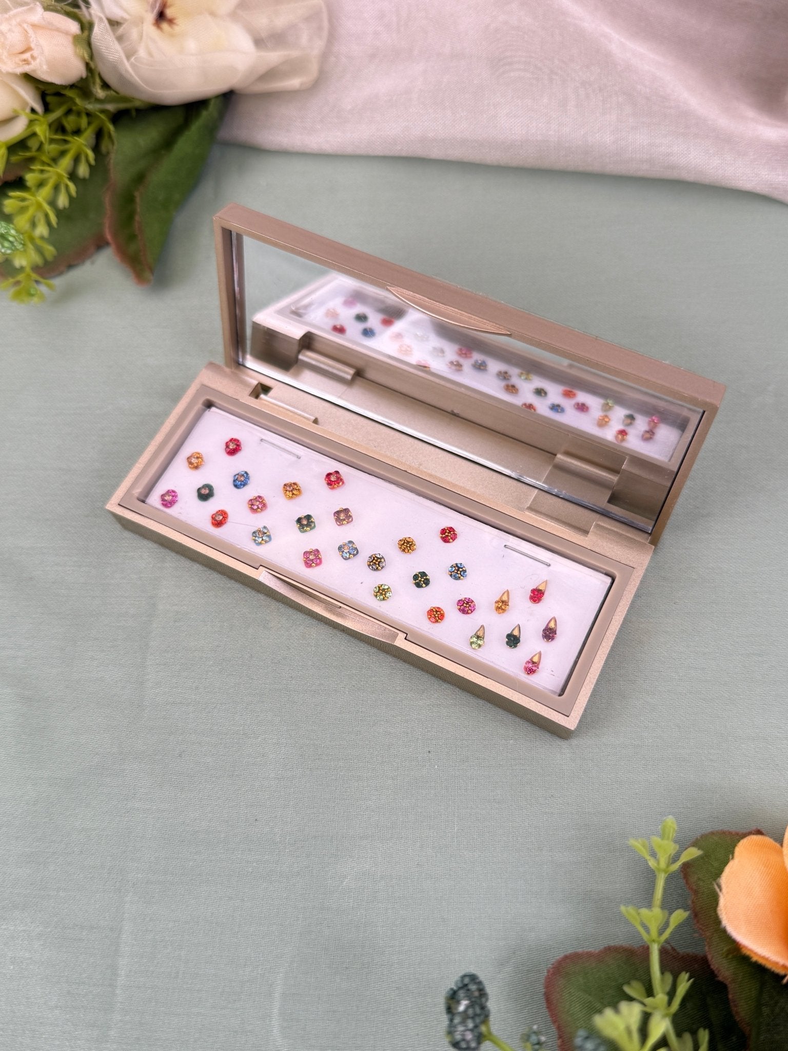 Designer Grand Bindi Box 541 - Mahilas