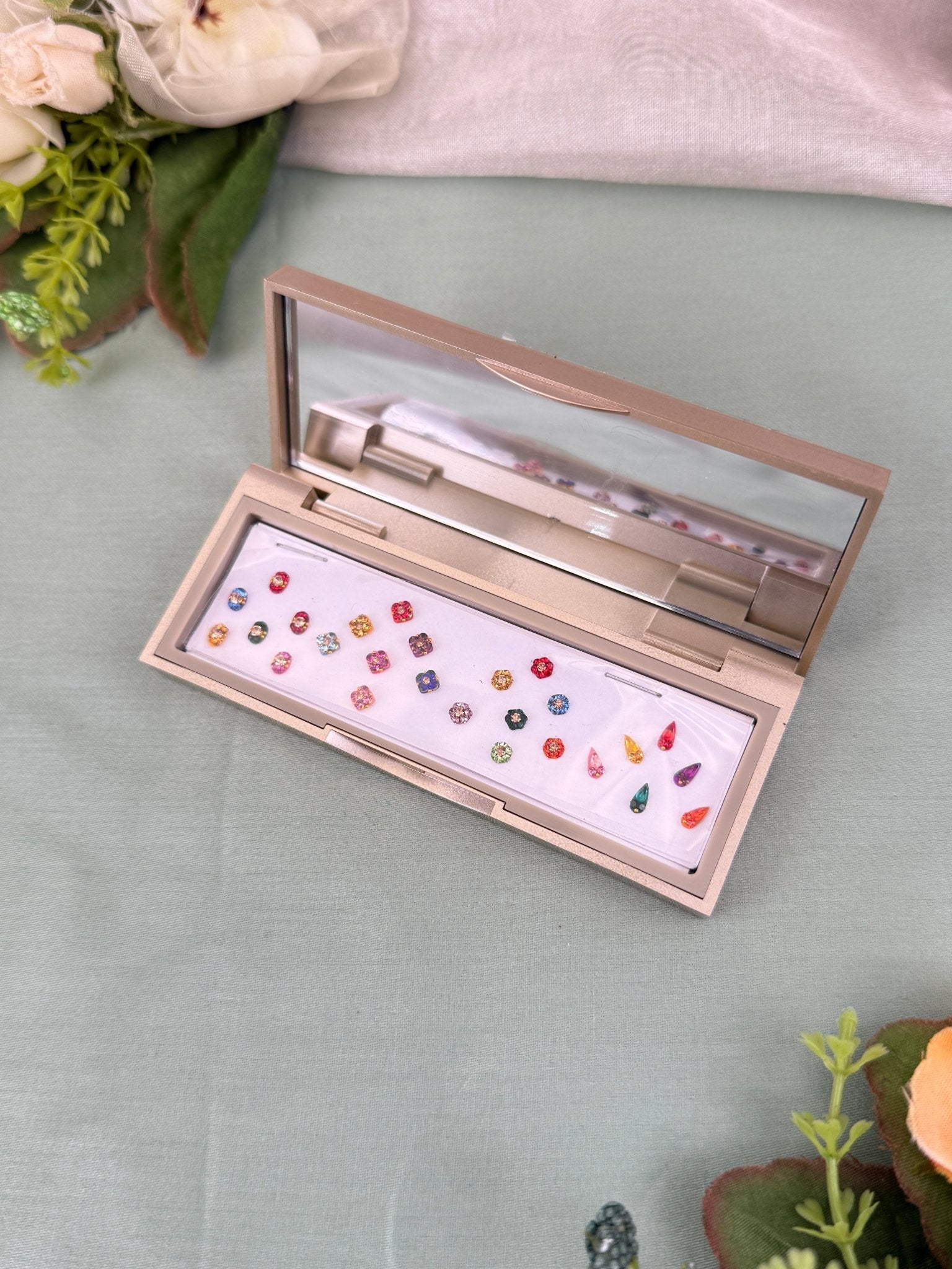 Designer Grand Bindi Box 543 - Mahilas
