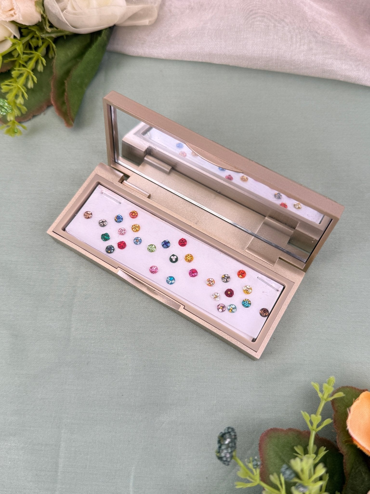 Designer Grand Bindi Box 552 - Mahilas