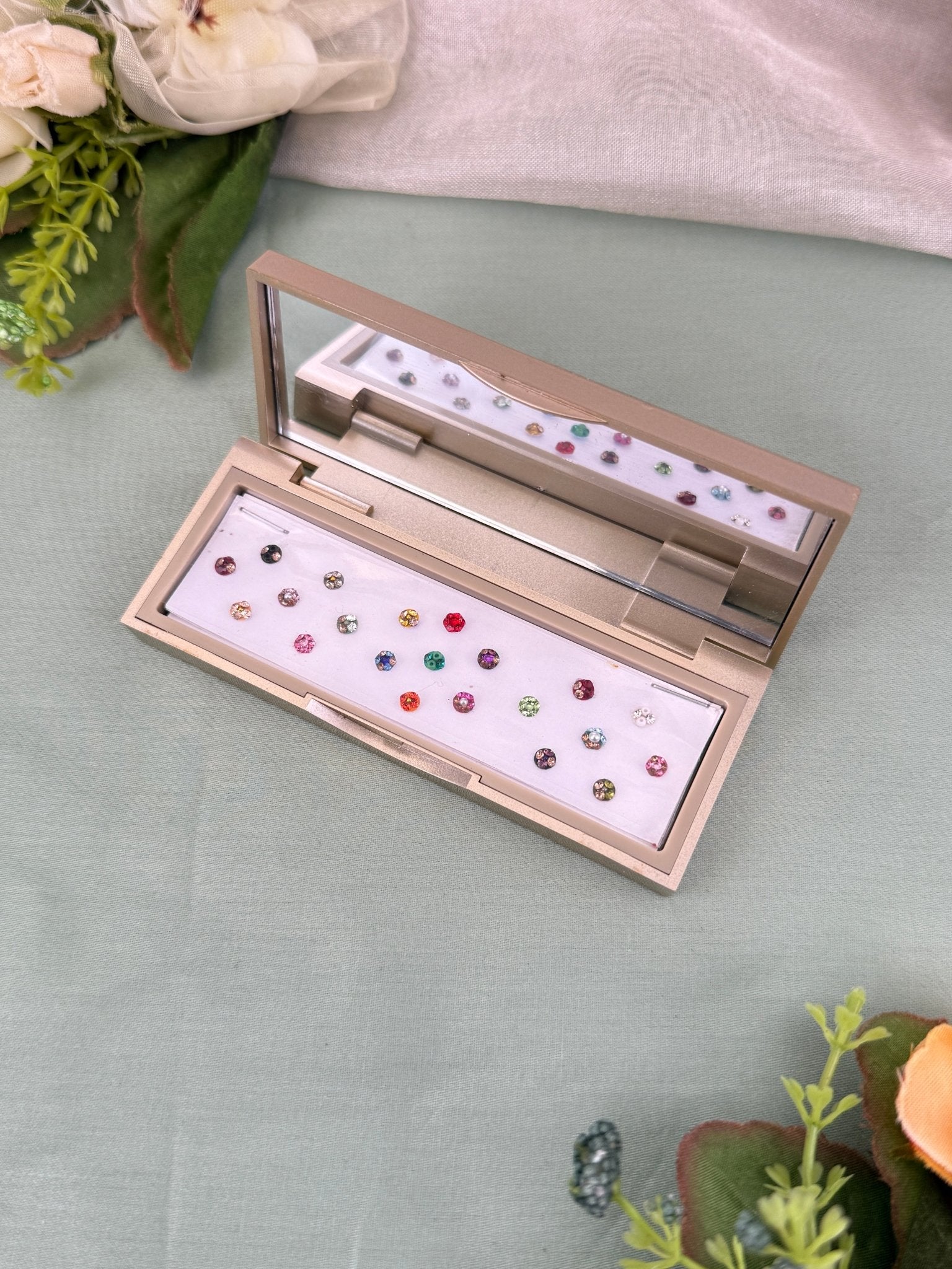 Designer Grand Bindi Box 553 - Mahilas