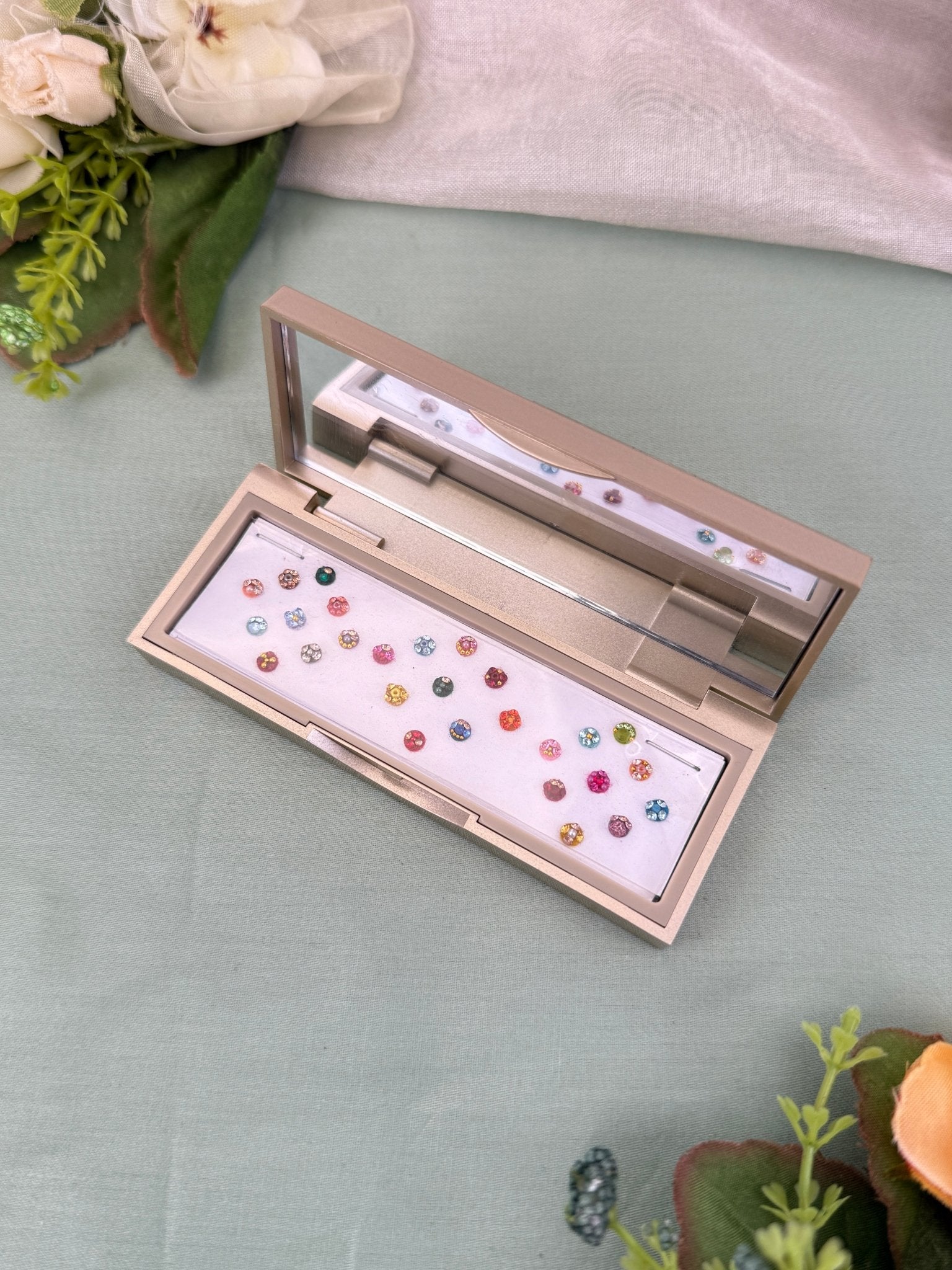 Designer Grand Bindi Box 555 - Mahilas
