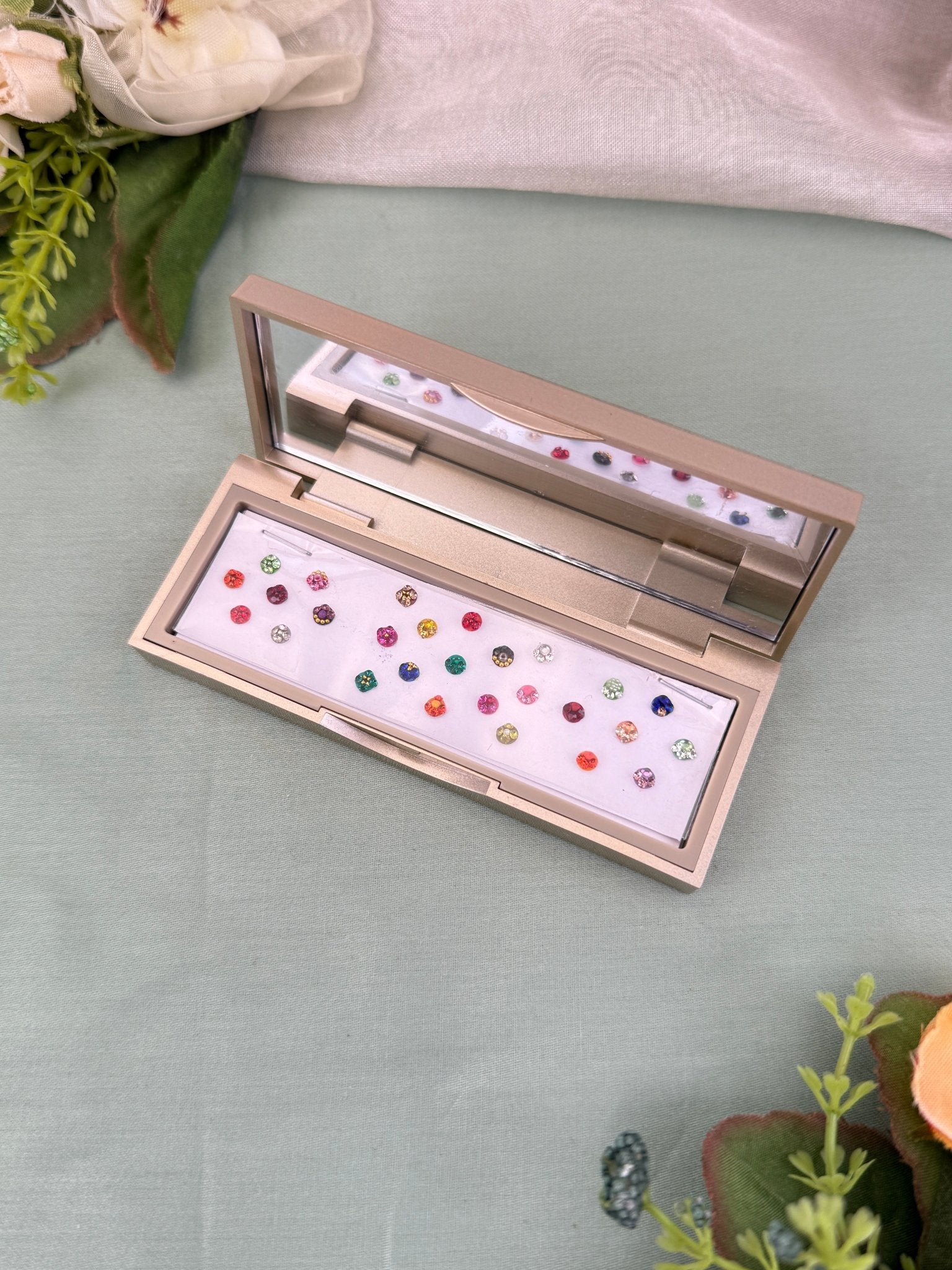 Designer Grand Bindi Box 563 - Mahilas