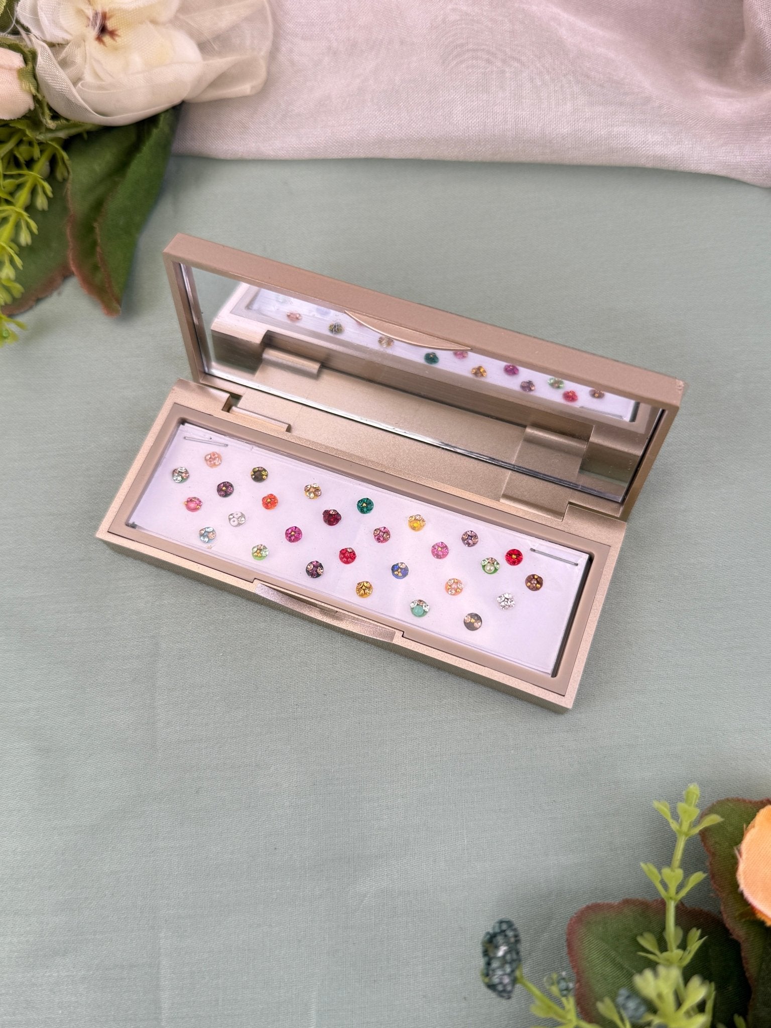 Designer Grand Bindi Box 565 - Mahilas