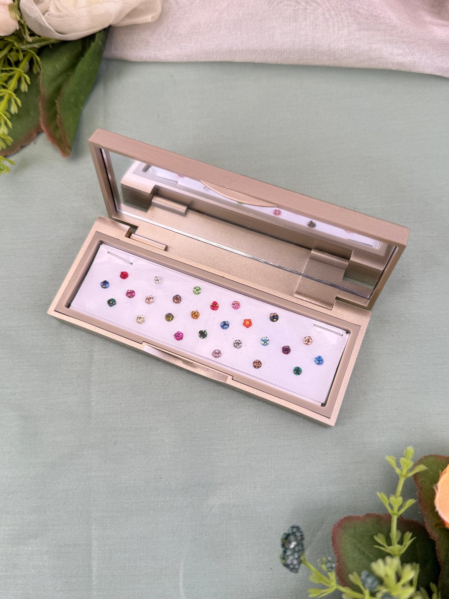 Designer Grand Bindi Box 566 - Mahilas