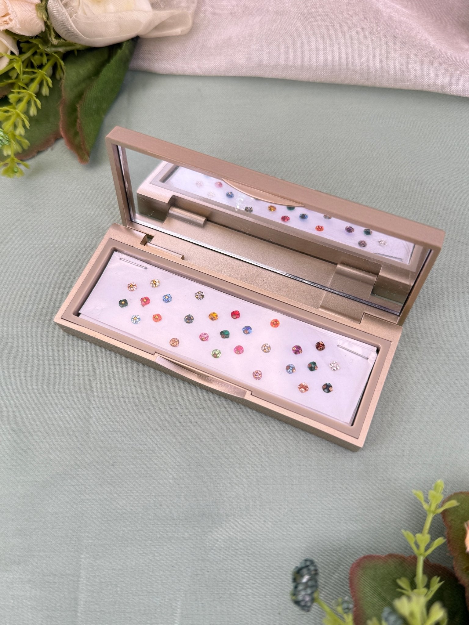 Designer Grand Bindi Box 568 - Mahilas