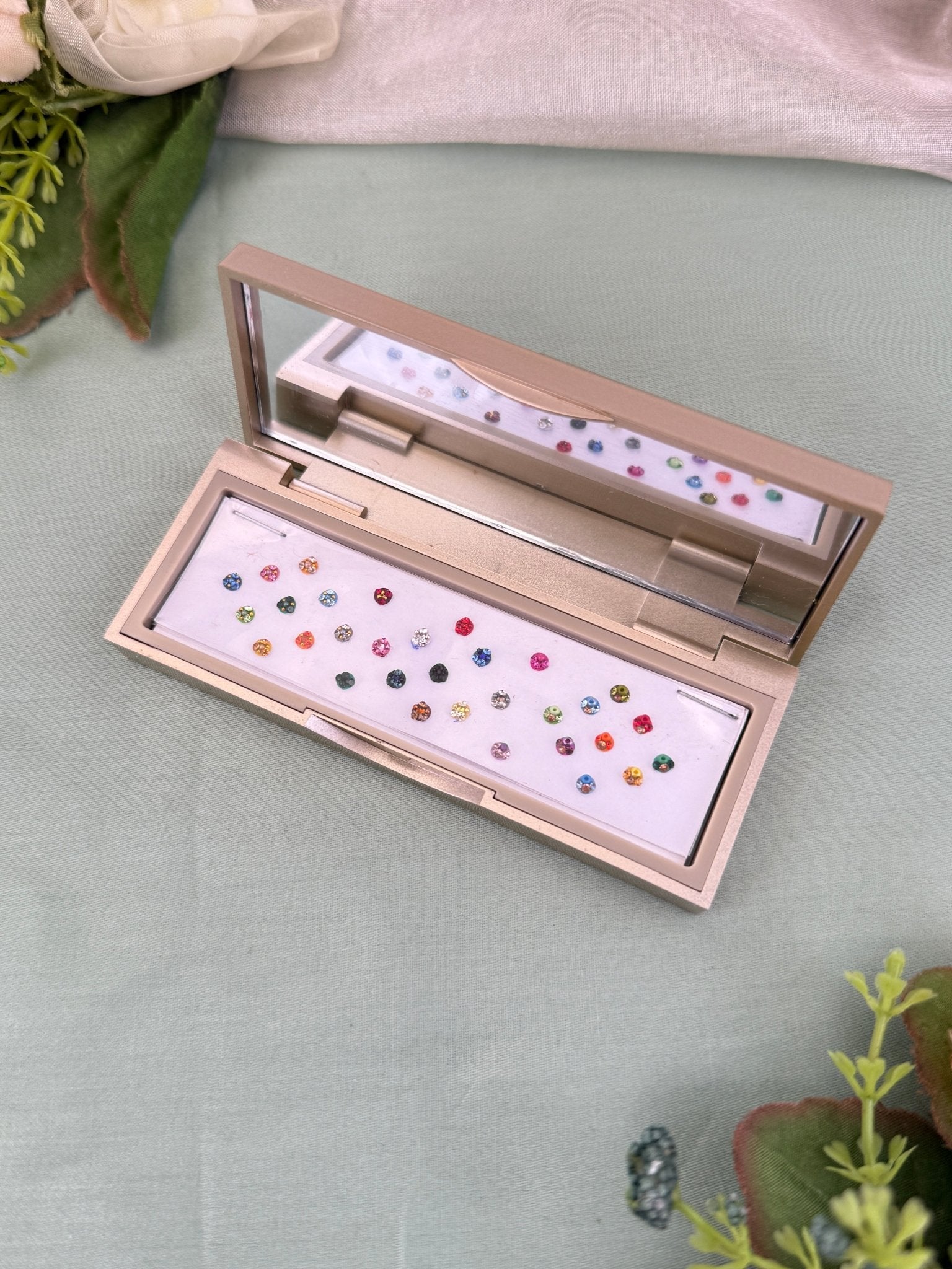 Designer Grand Bindi Box 569 - Mahilas