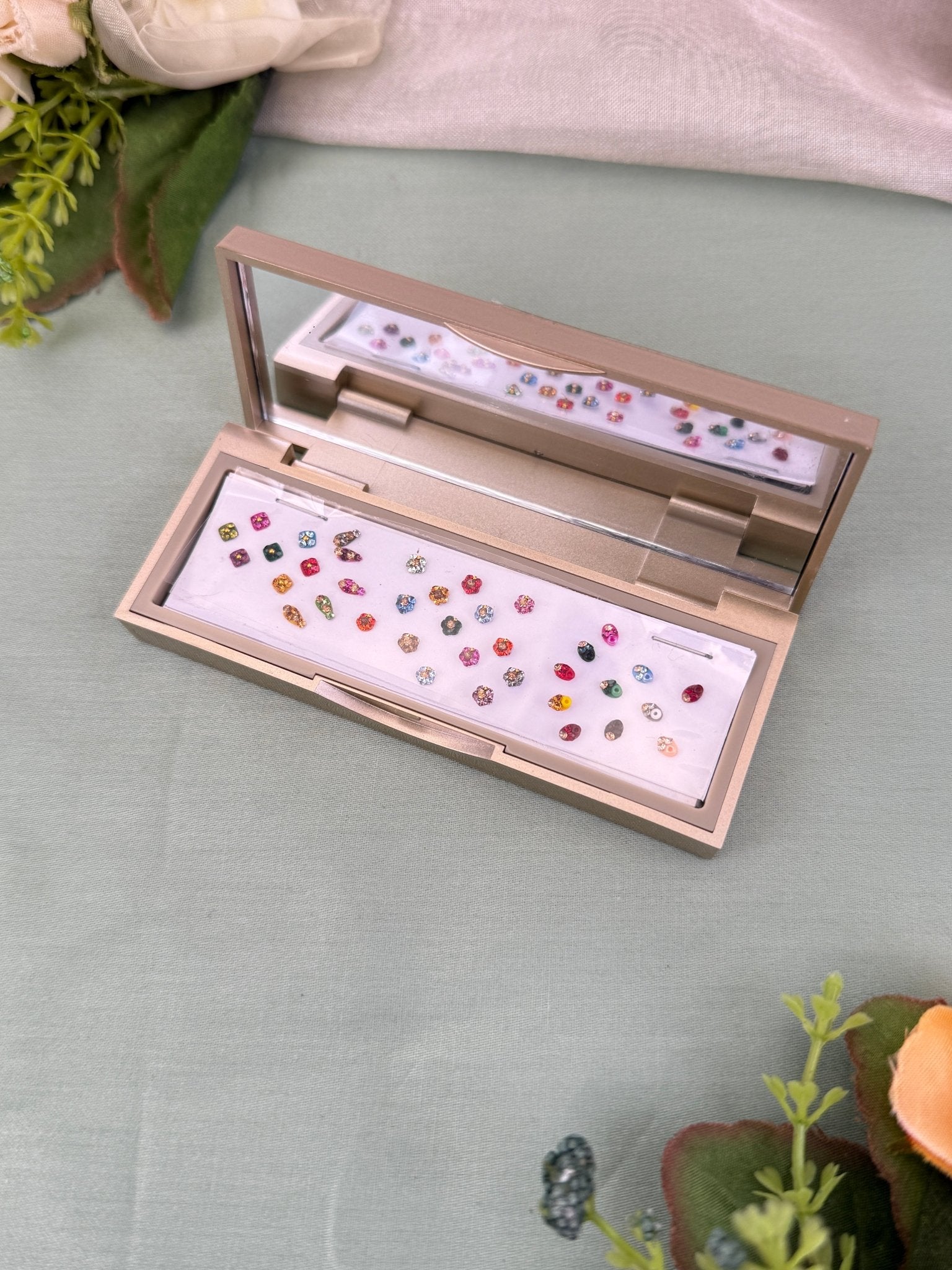 Designer Grand Bindi Box 572 - Mahilas