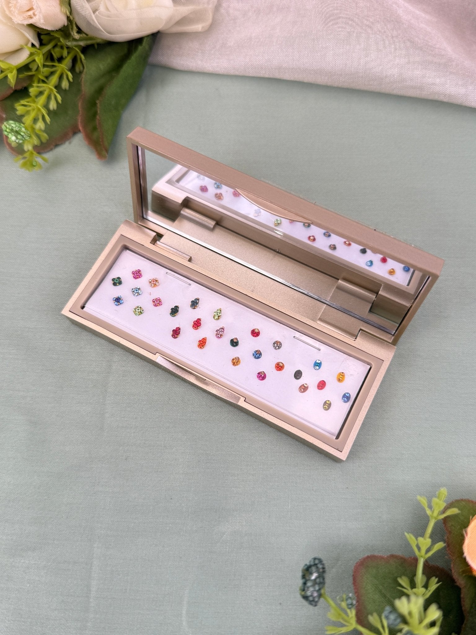 Designer Grand Bindi Box 577 - Mahilas