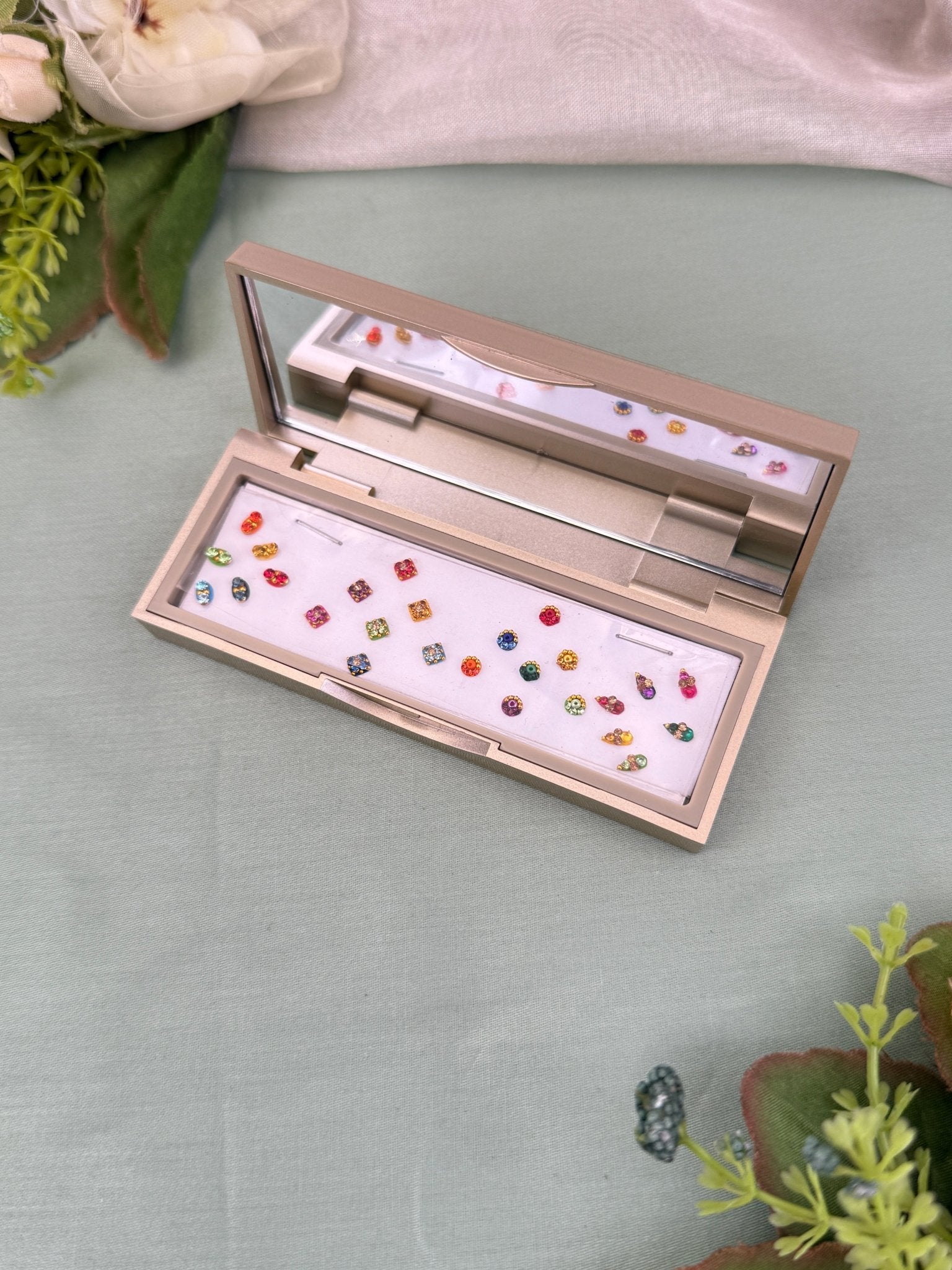 Designer Grand Bindi Box 580 - Mahilas