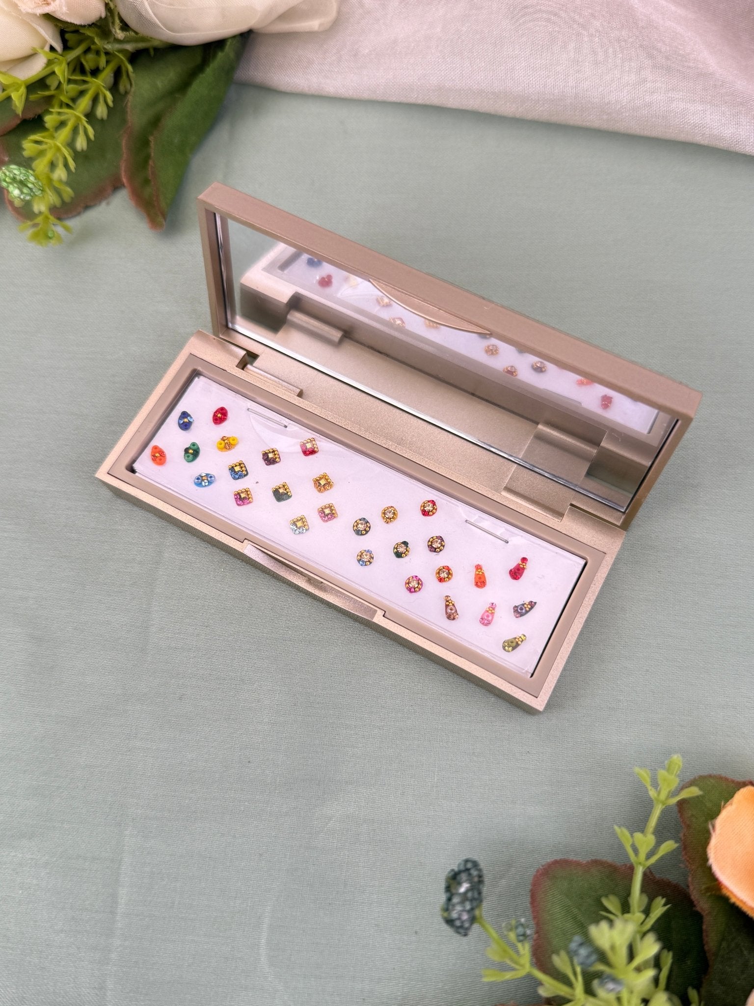 Designer Grand Bindi Box 583 - Mahilas