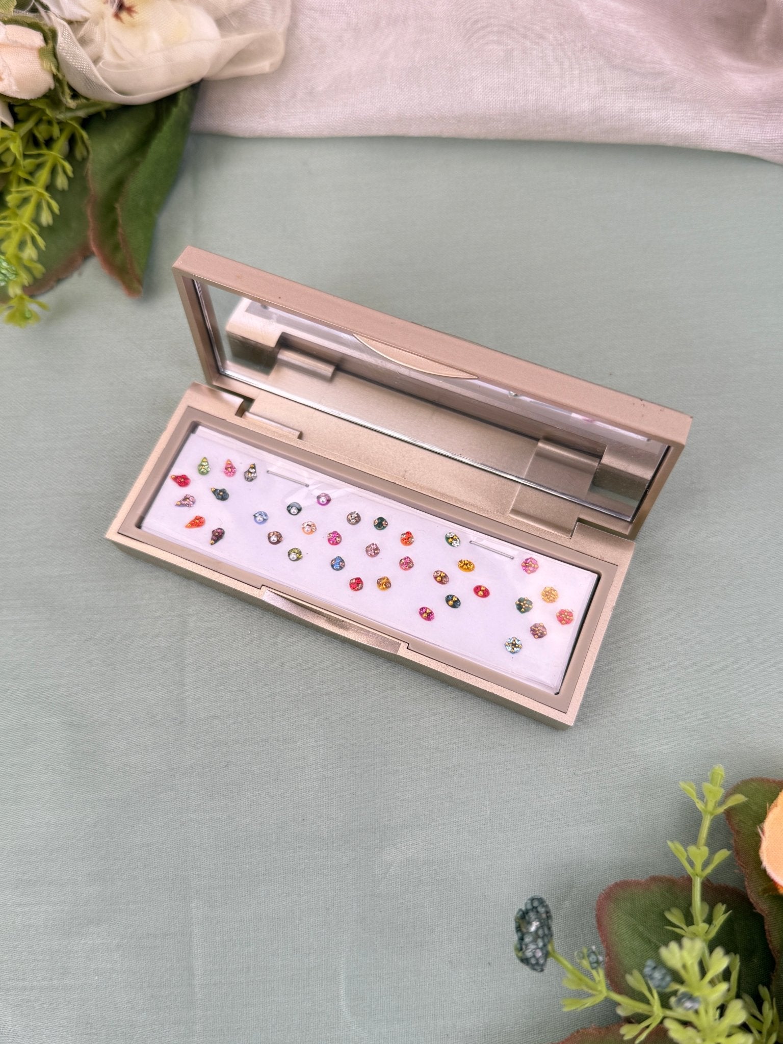 Designer Grand Bindi Box 591 - Mahilas