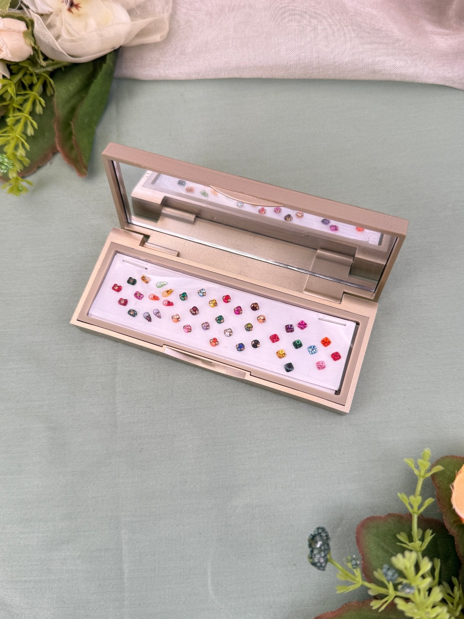 Designer Grand Bindi Box 592 - Mahilas