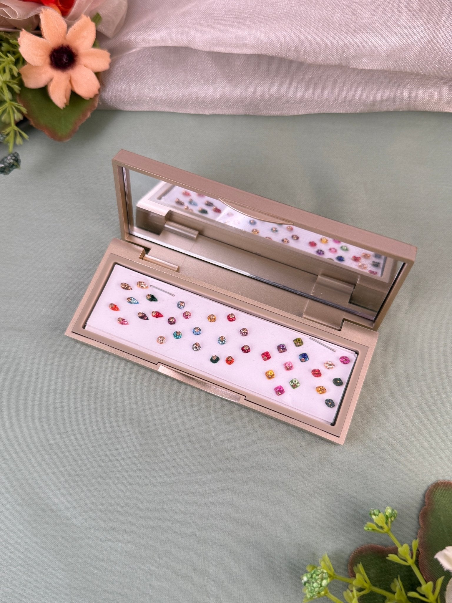 Designer Grand Bindi Box 762 - Mahilas