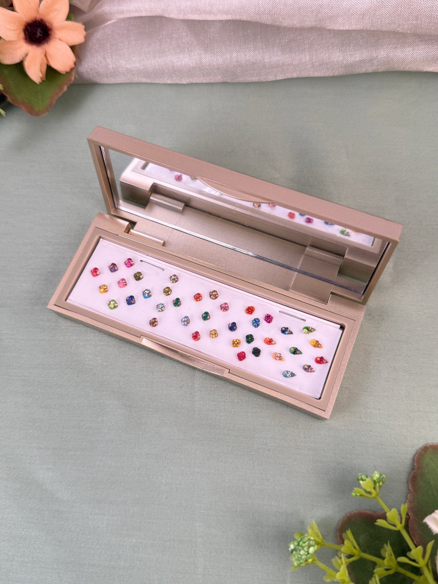 Designer Grand Bindi Box 764 - Mahilas