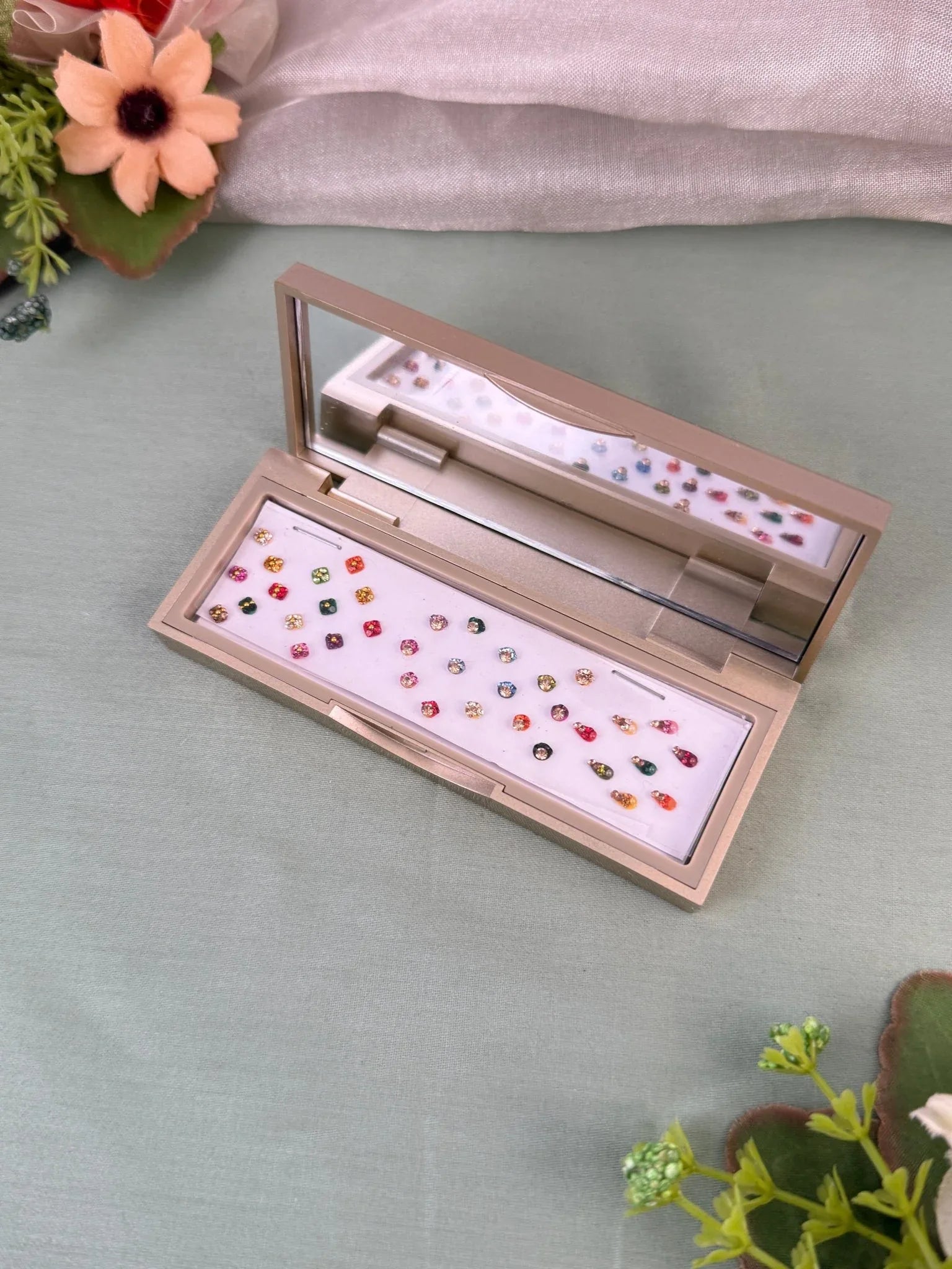 Designer Grand Bindi Box 766 - Mahilas