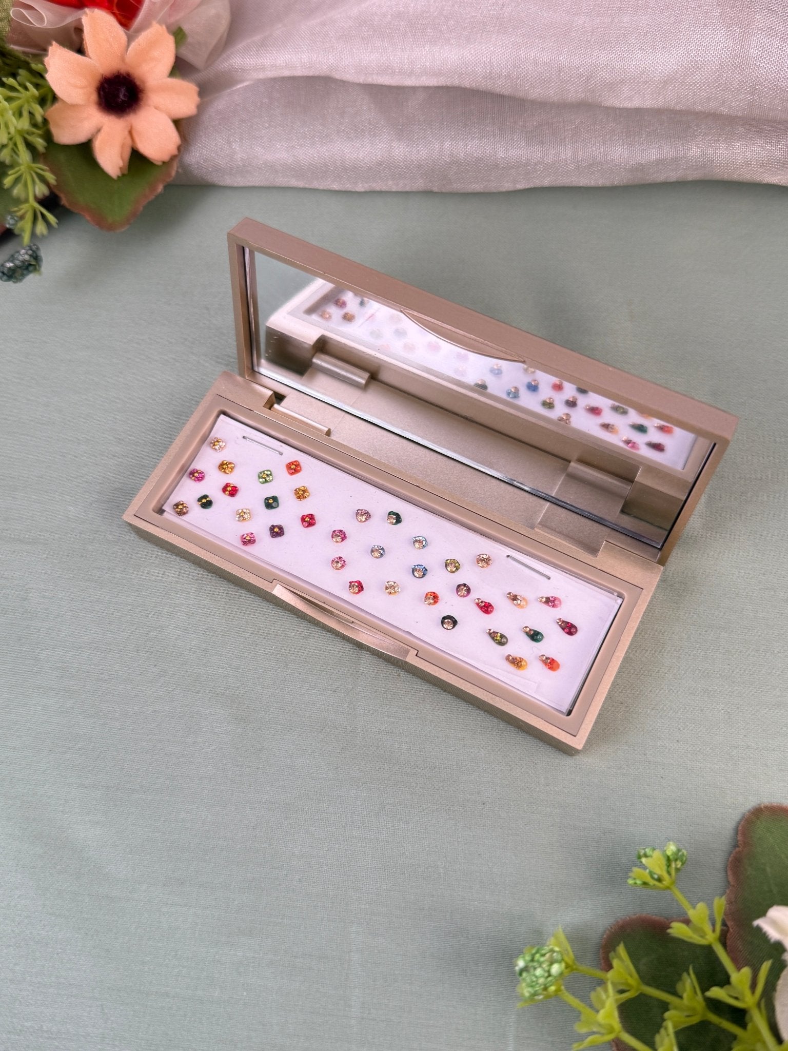 Designer Grand Bindi Box 766 - Mahilas