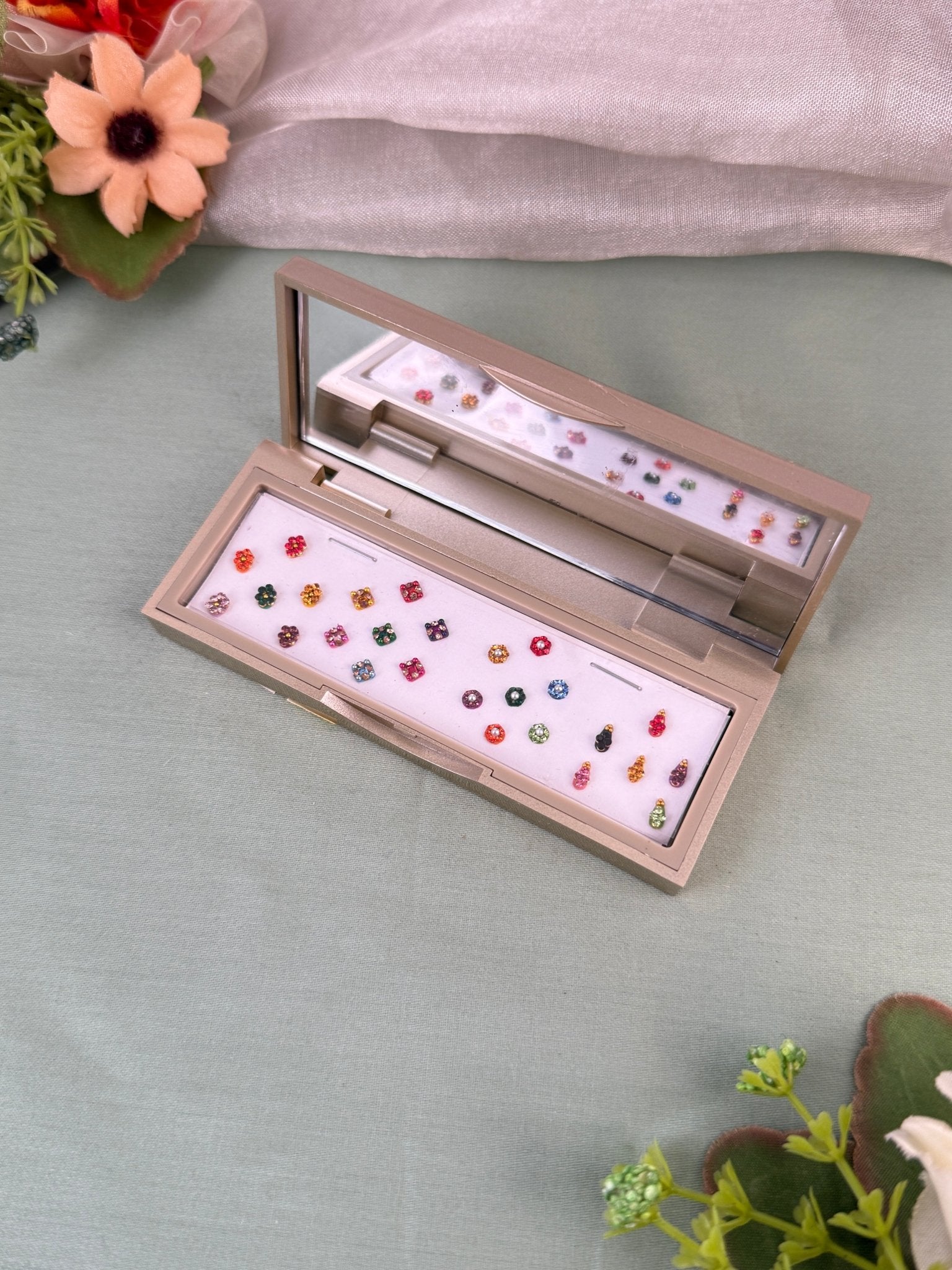 Designer Grand Bindi Box 767 - Mahilas