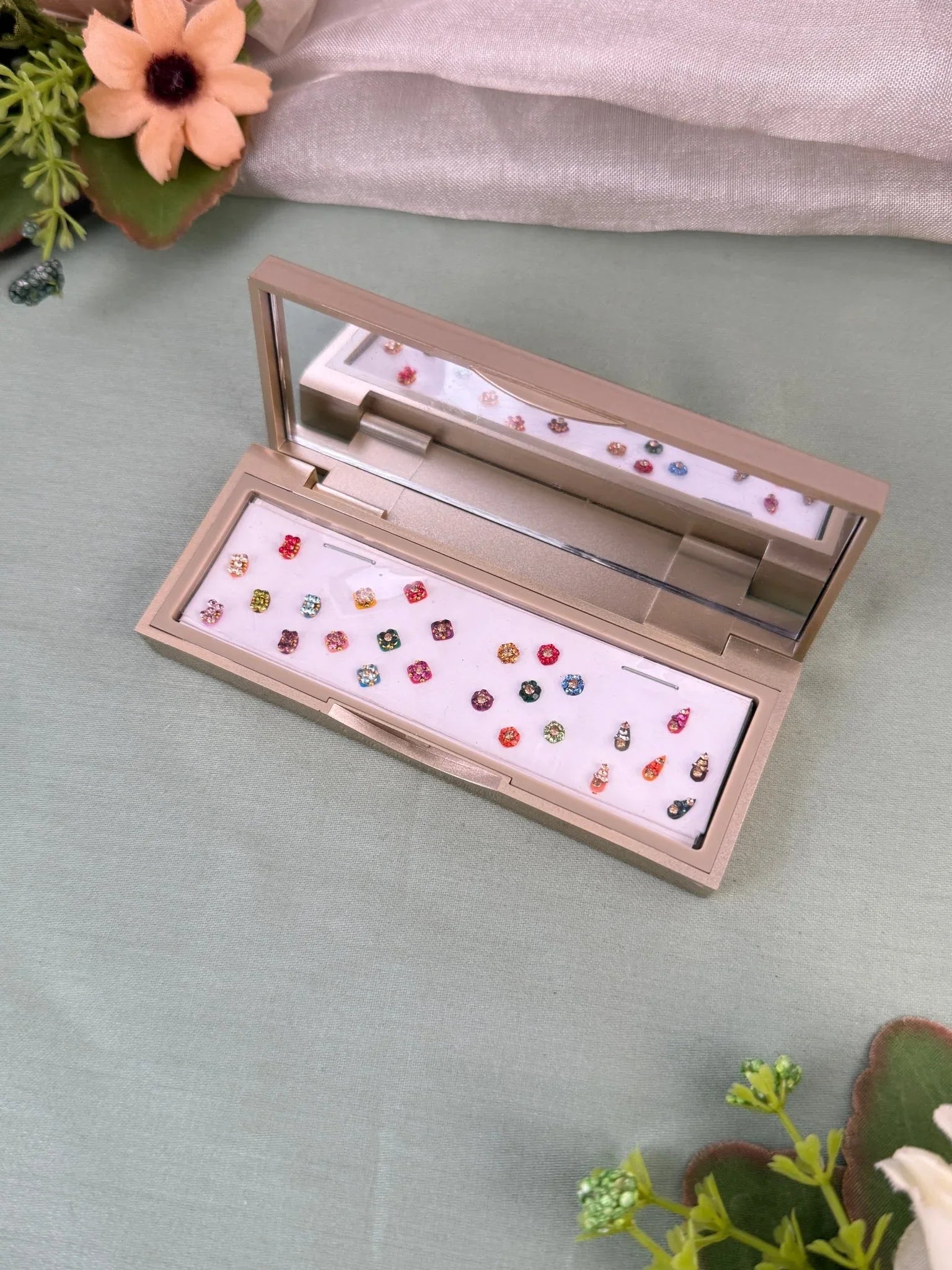 Designer Grand Bindi Box 768 - Mahilas