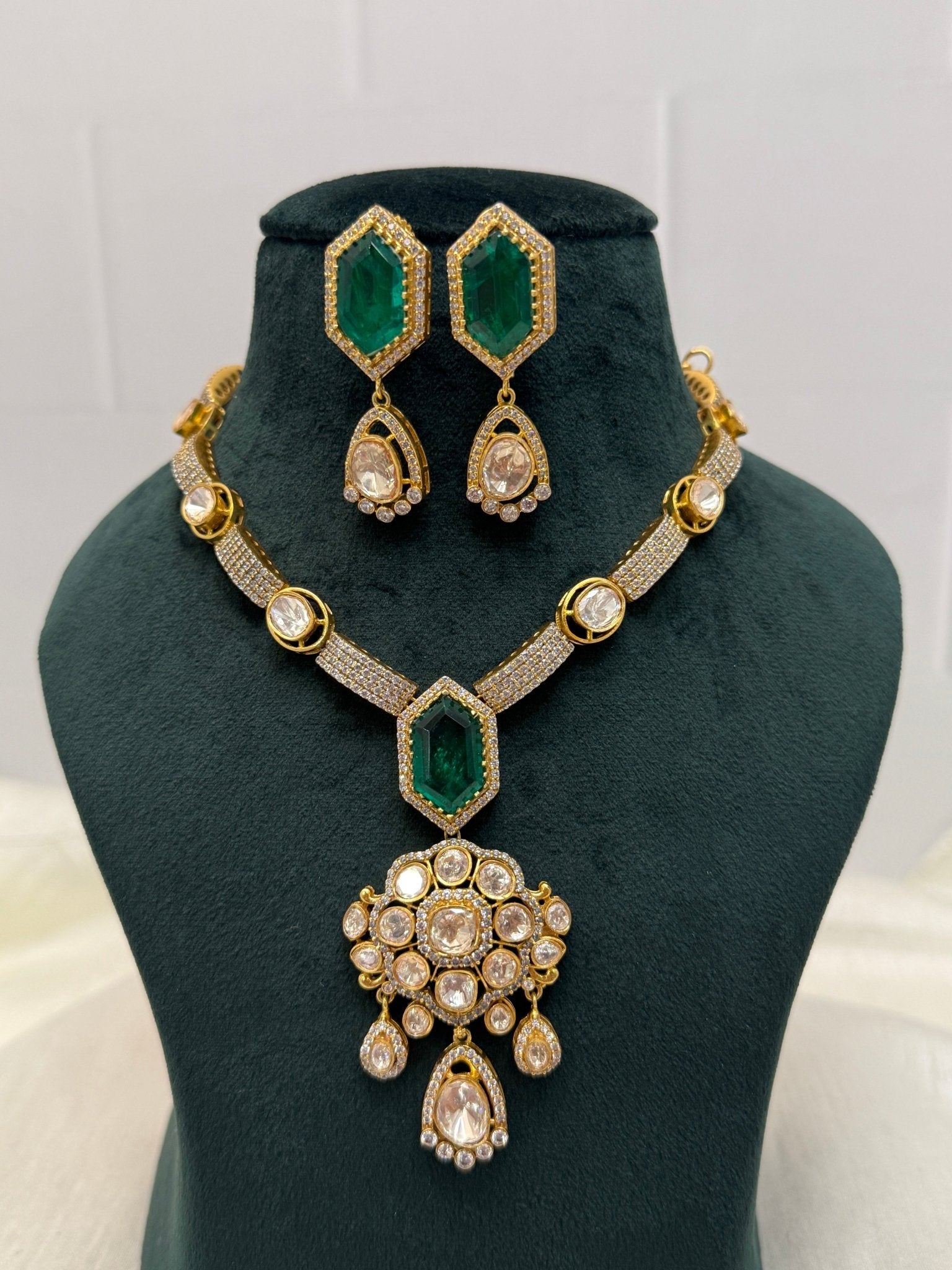 Designer Luxurious Kundan Necklace Set 1106 - Mahilas