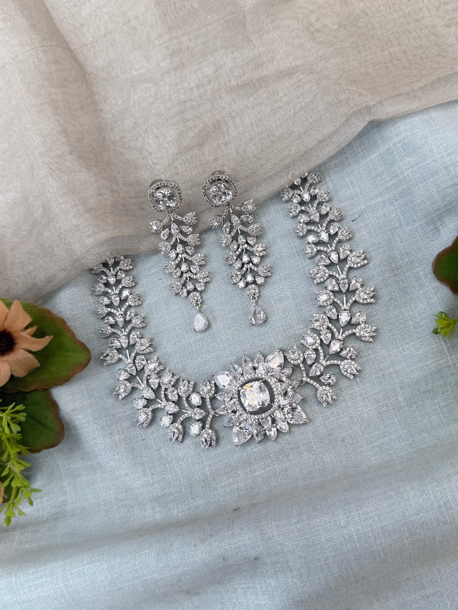 Designer Stone Short Necklace Set 811 - Mahilas