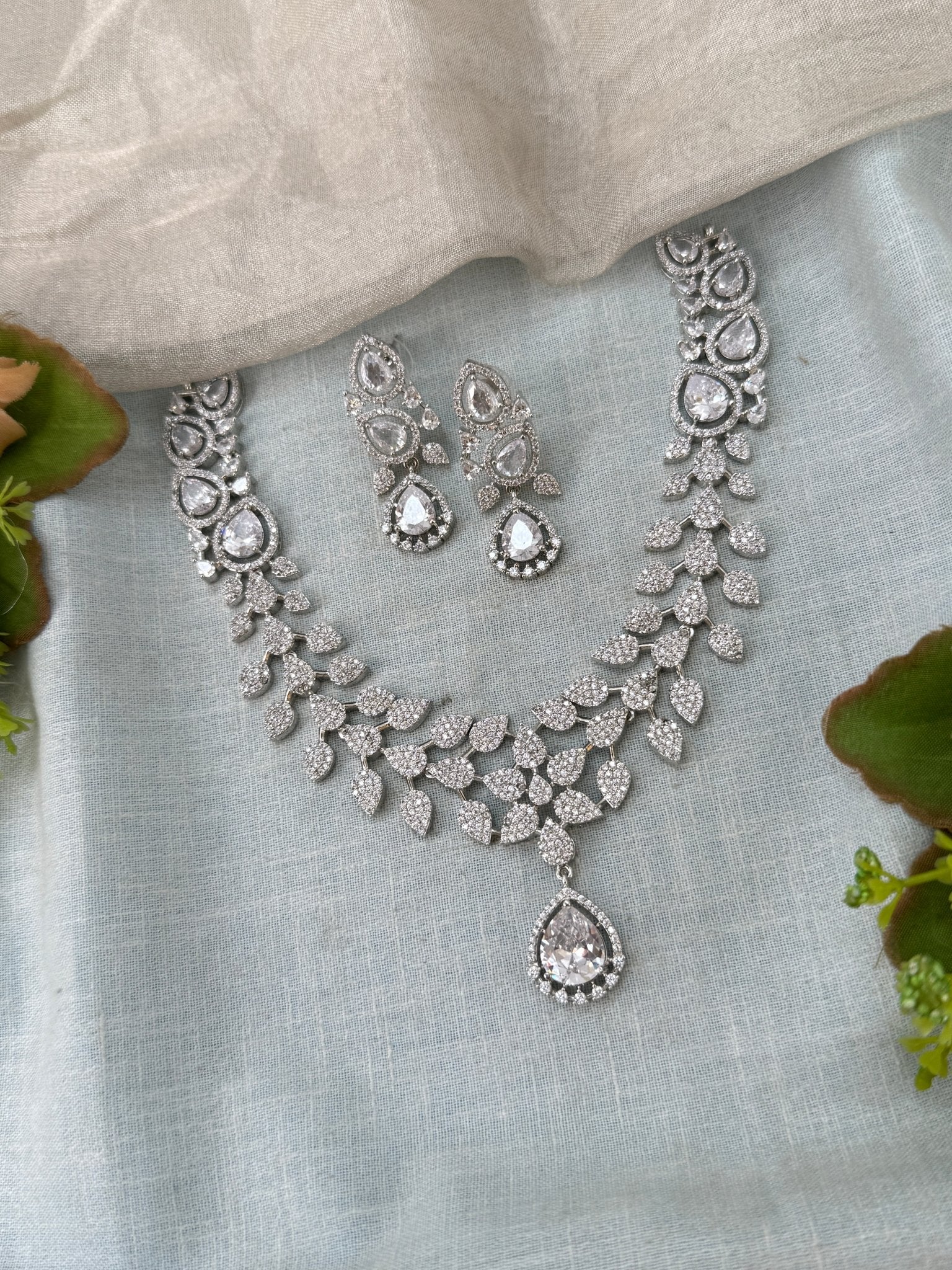 Designer Stone Short Necklace Set 822 - Mahilas
