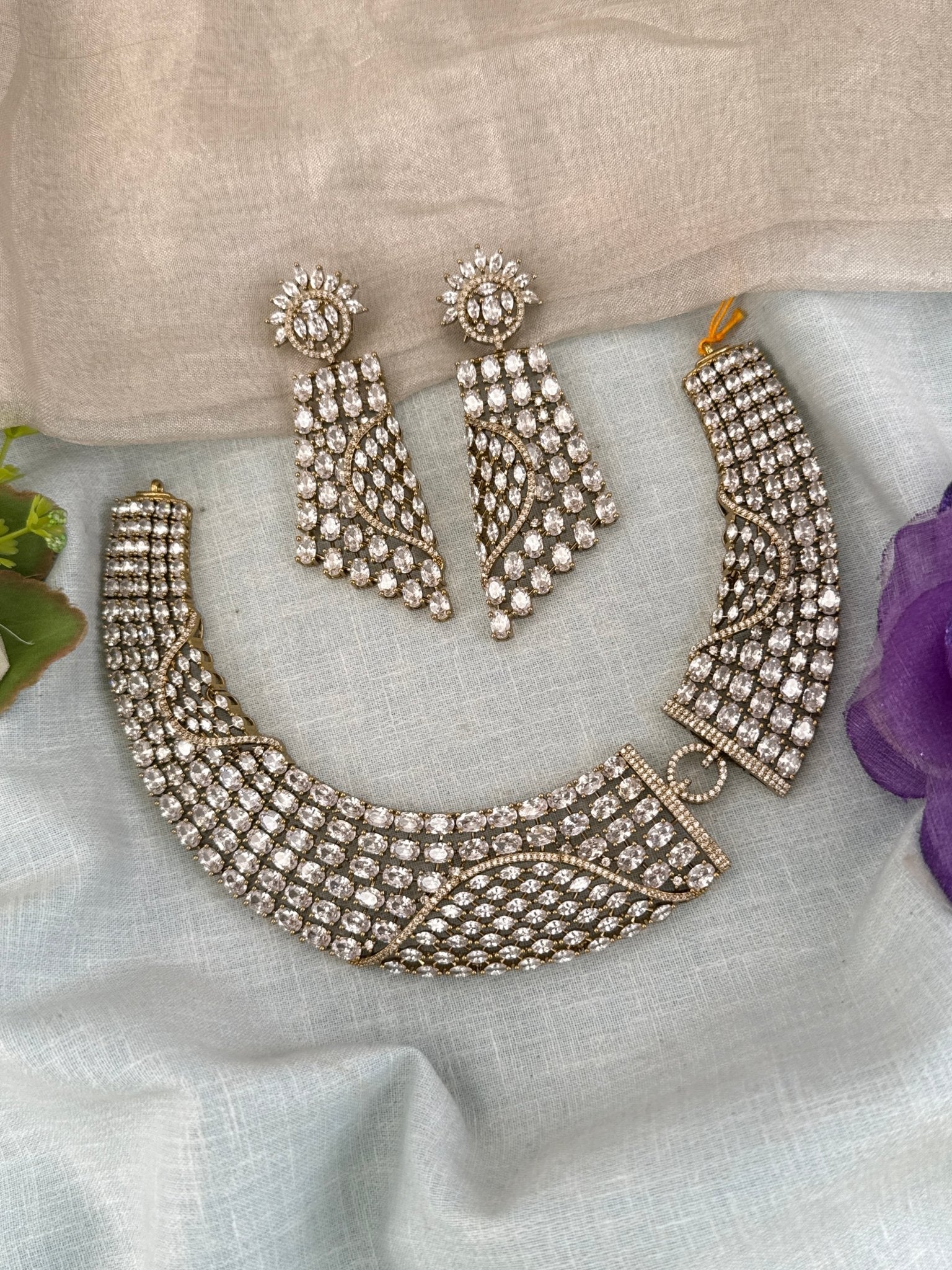 Disigner Stone Short Necklace Set 839 - Mahilas