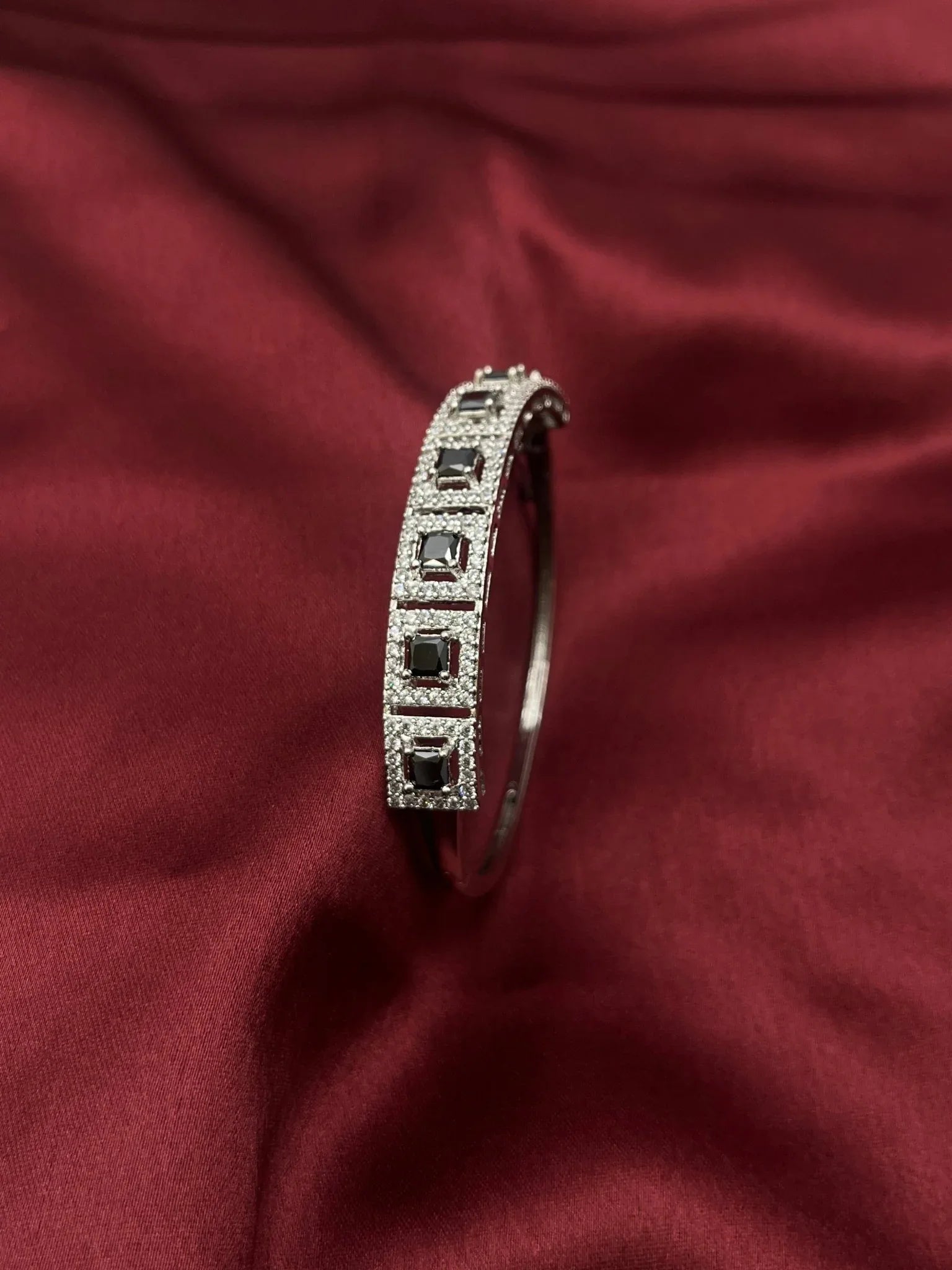 Elegant Bracelet 6776 - Mahilas