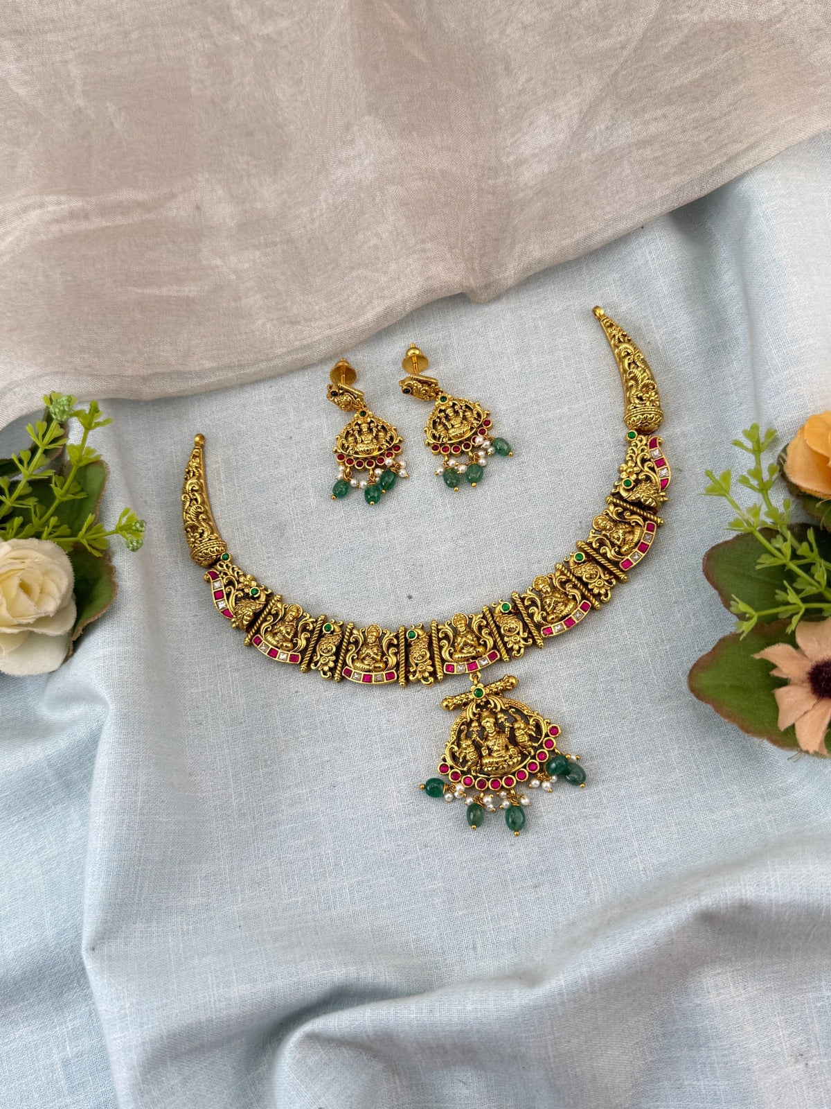 Jadau Kundan Necklace Lakshmi Pendant Set | N0107 - Mahilas