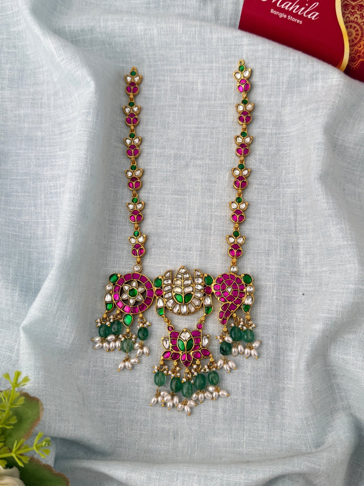 Jadau Kundan Necklace Premium Shanku Chakra Pendant Short | C0042 - Mahilas