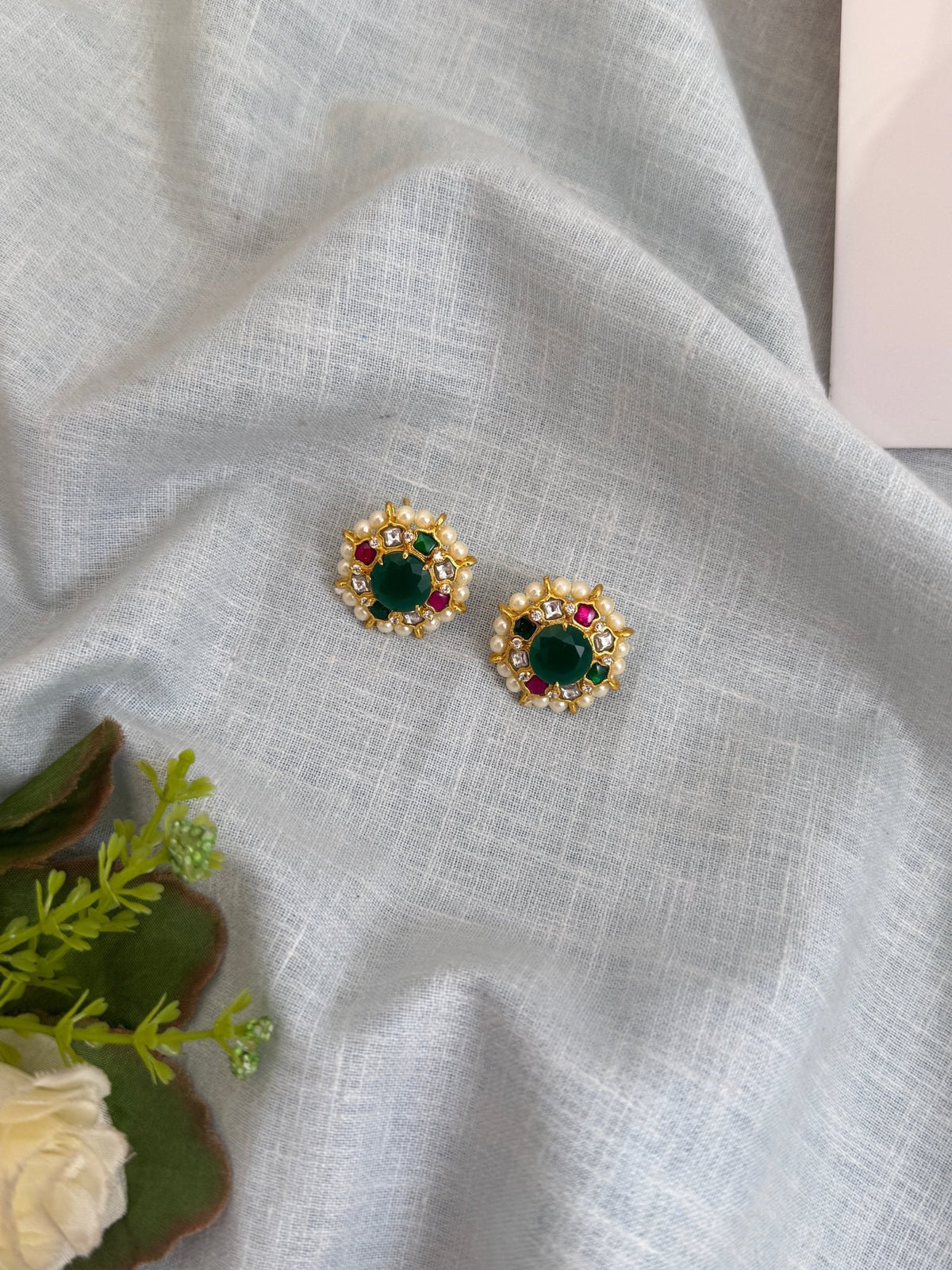 Jadau Kundan Stud Earring | E0273 - Mahilas