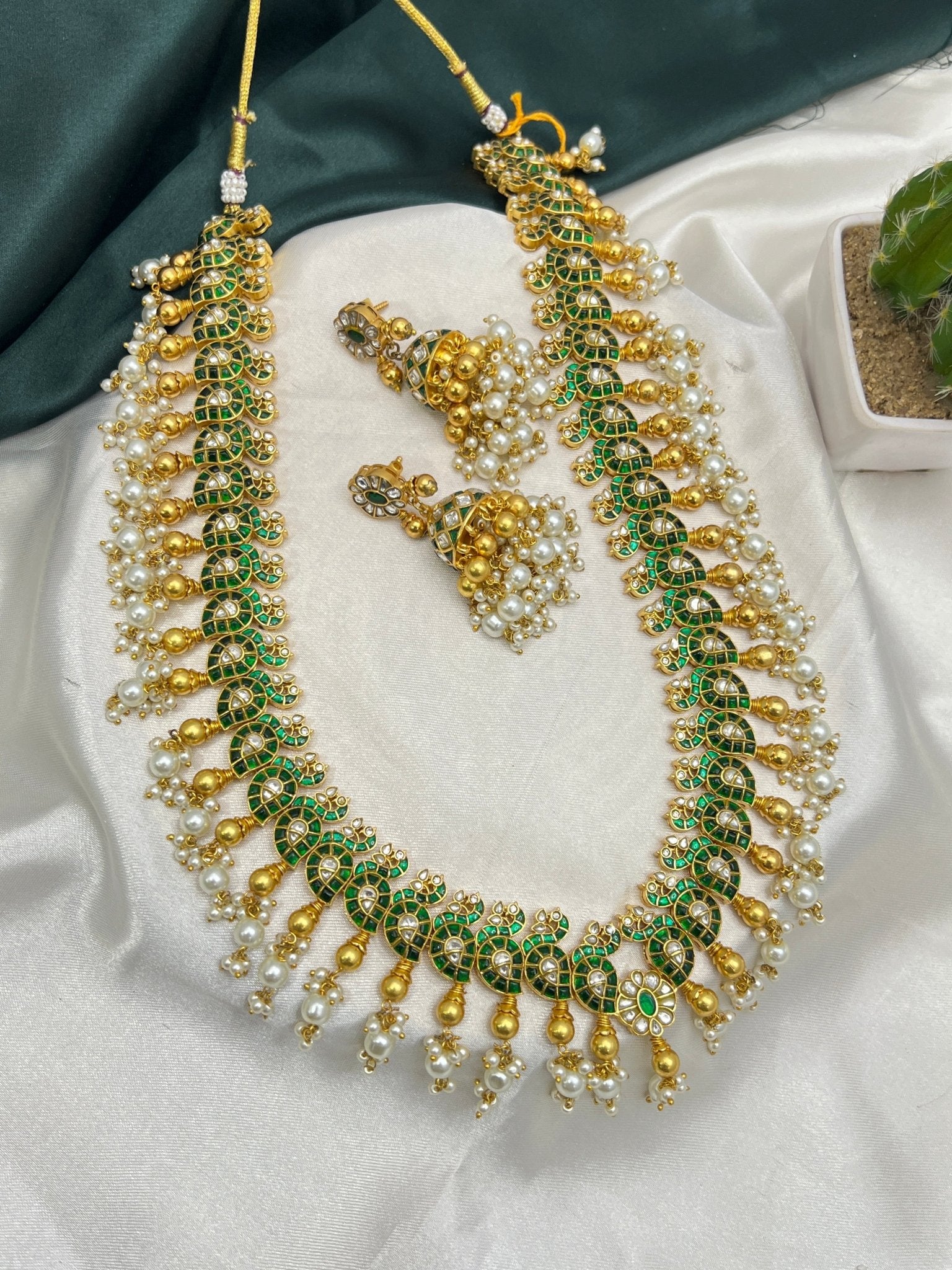 Jadau online necklace