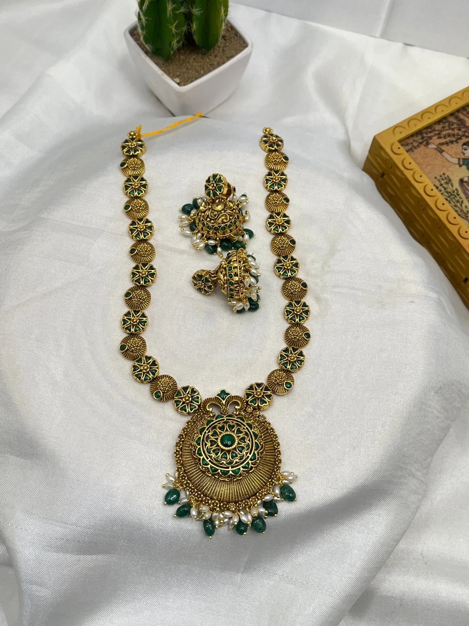 Jadau Necklace Set 100 - Mahilas