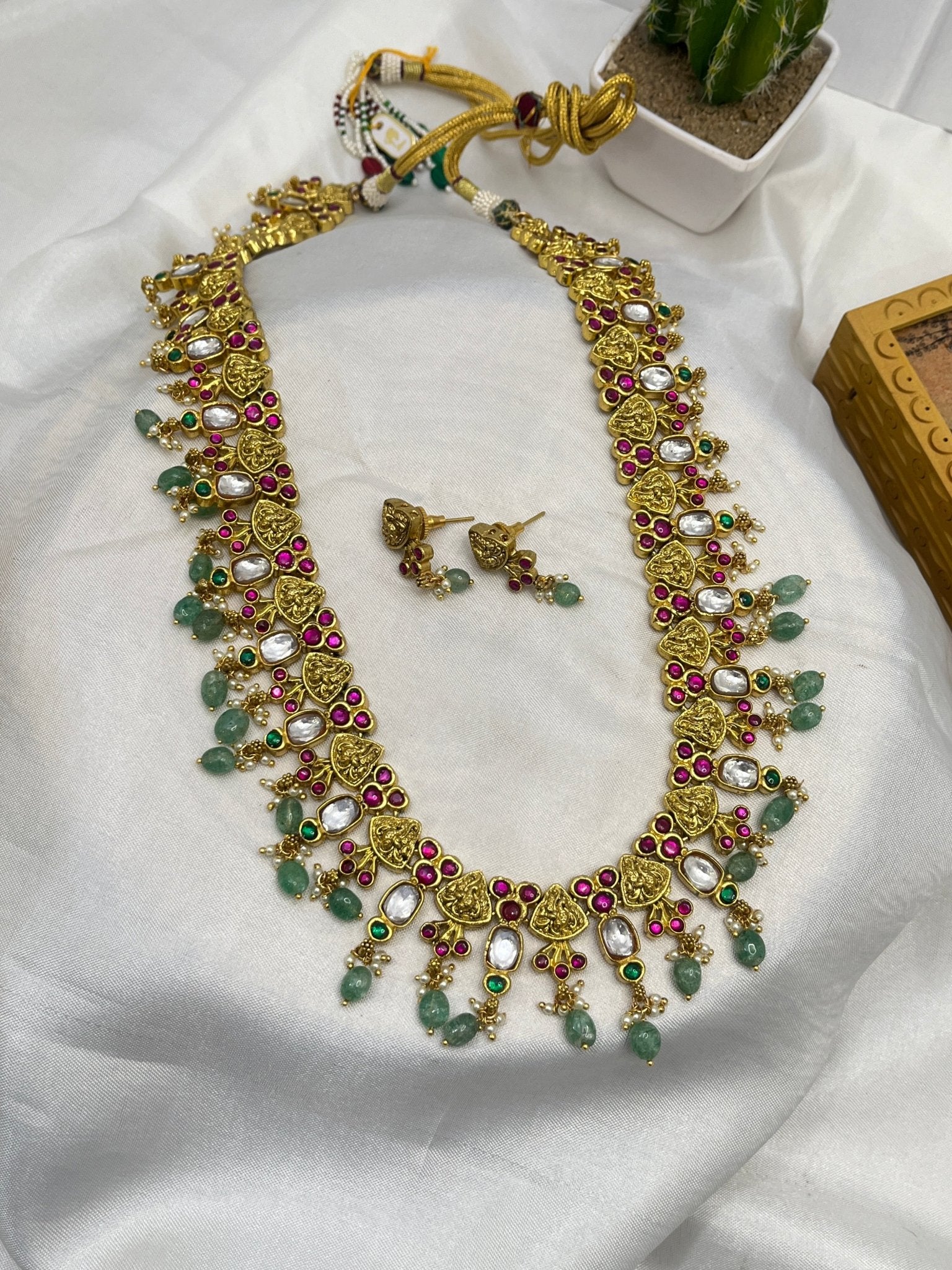 Jadau Necklace Set 102 - Mahilas