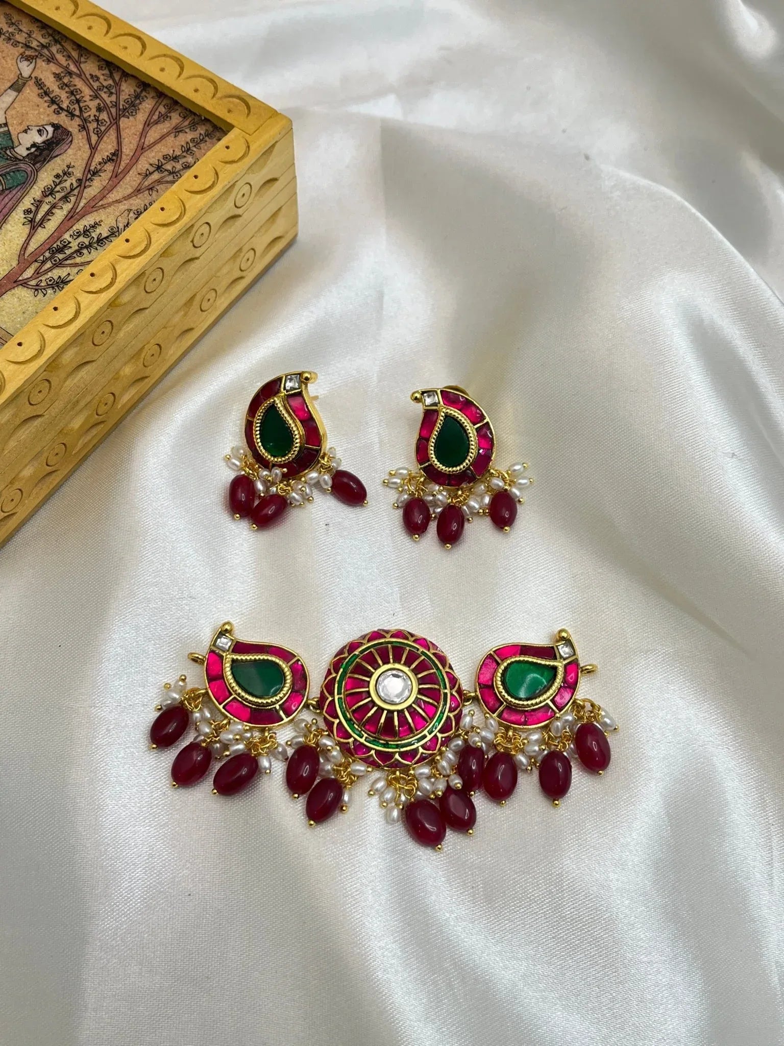 Jadau Pendant with Earrings 05 - Mahilas