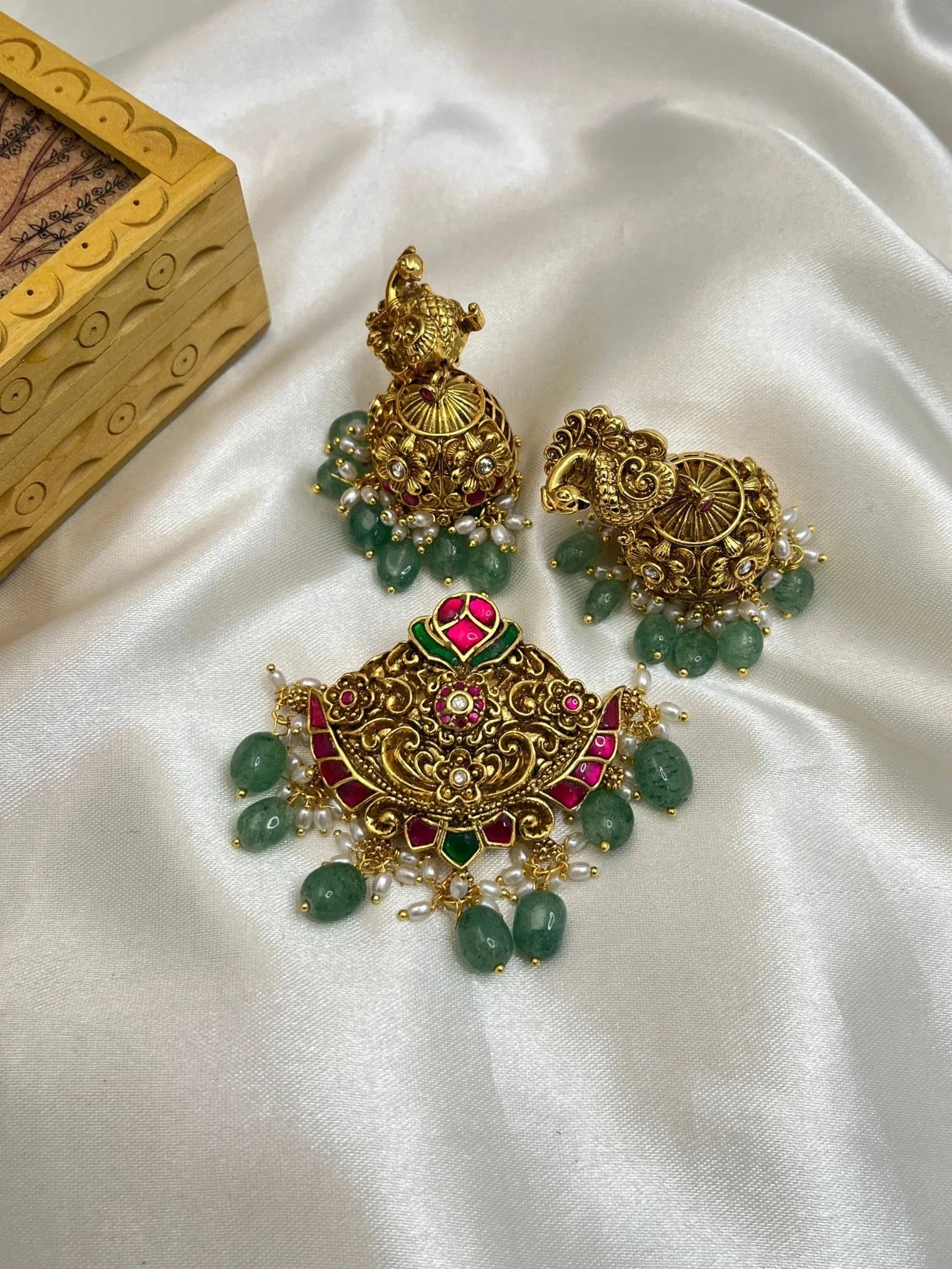 Jadau Pendant with Earrings 12 - Mahilas