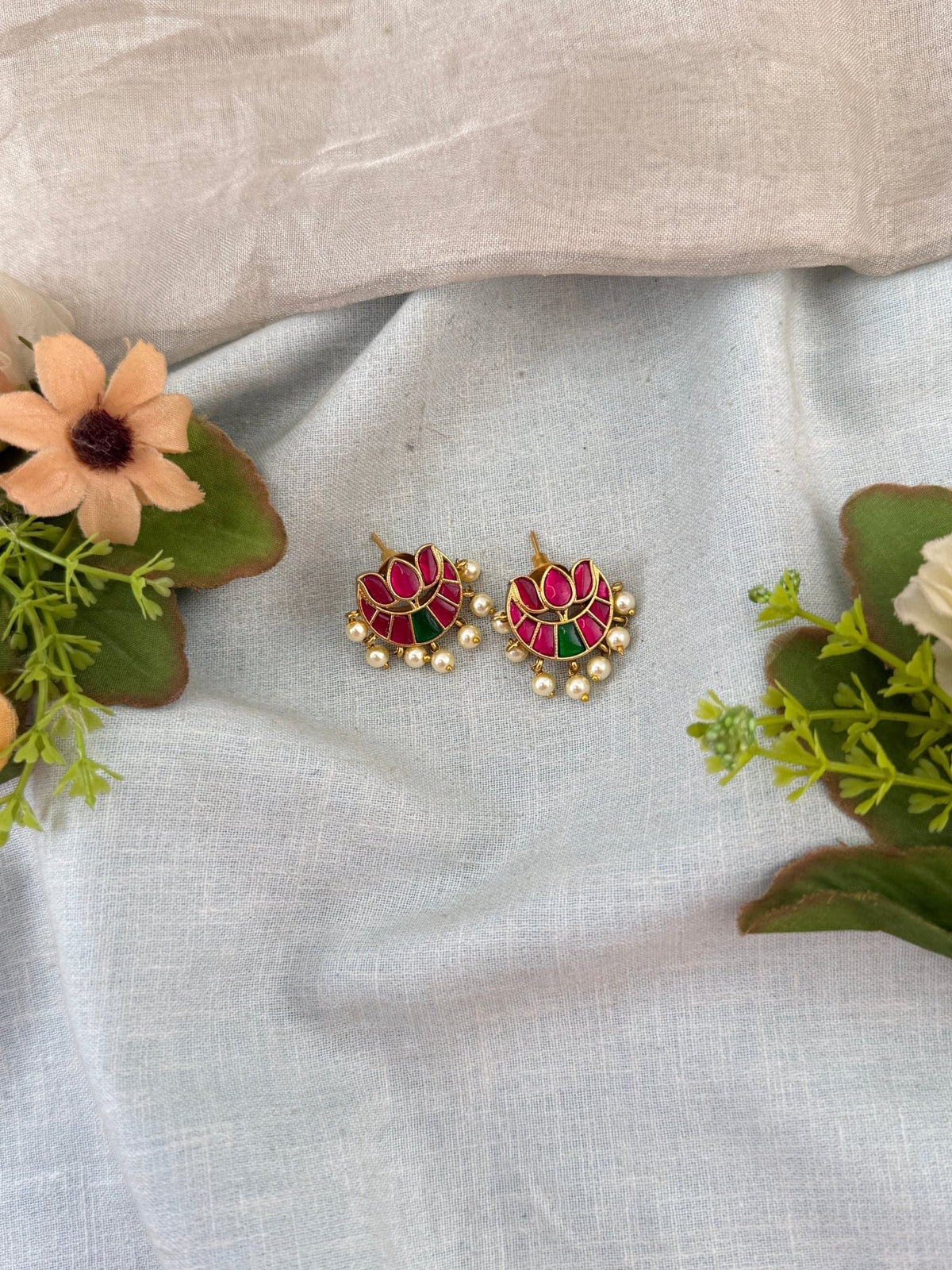Jadu Kundan Louts Stud Earring | 010 - Mahilas