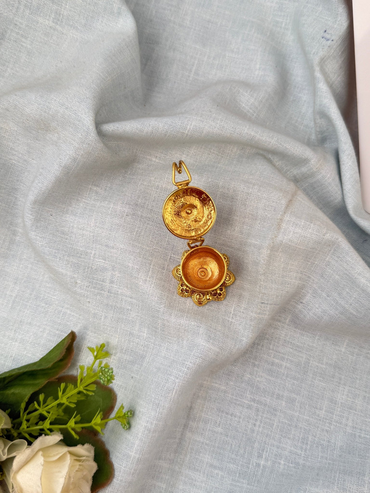 Krishna Kumkum Bharani Box | K0021 - Mahilas