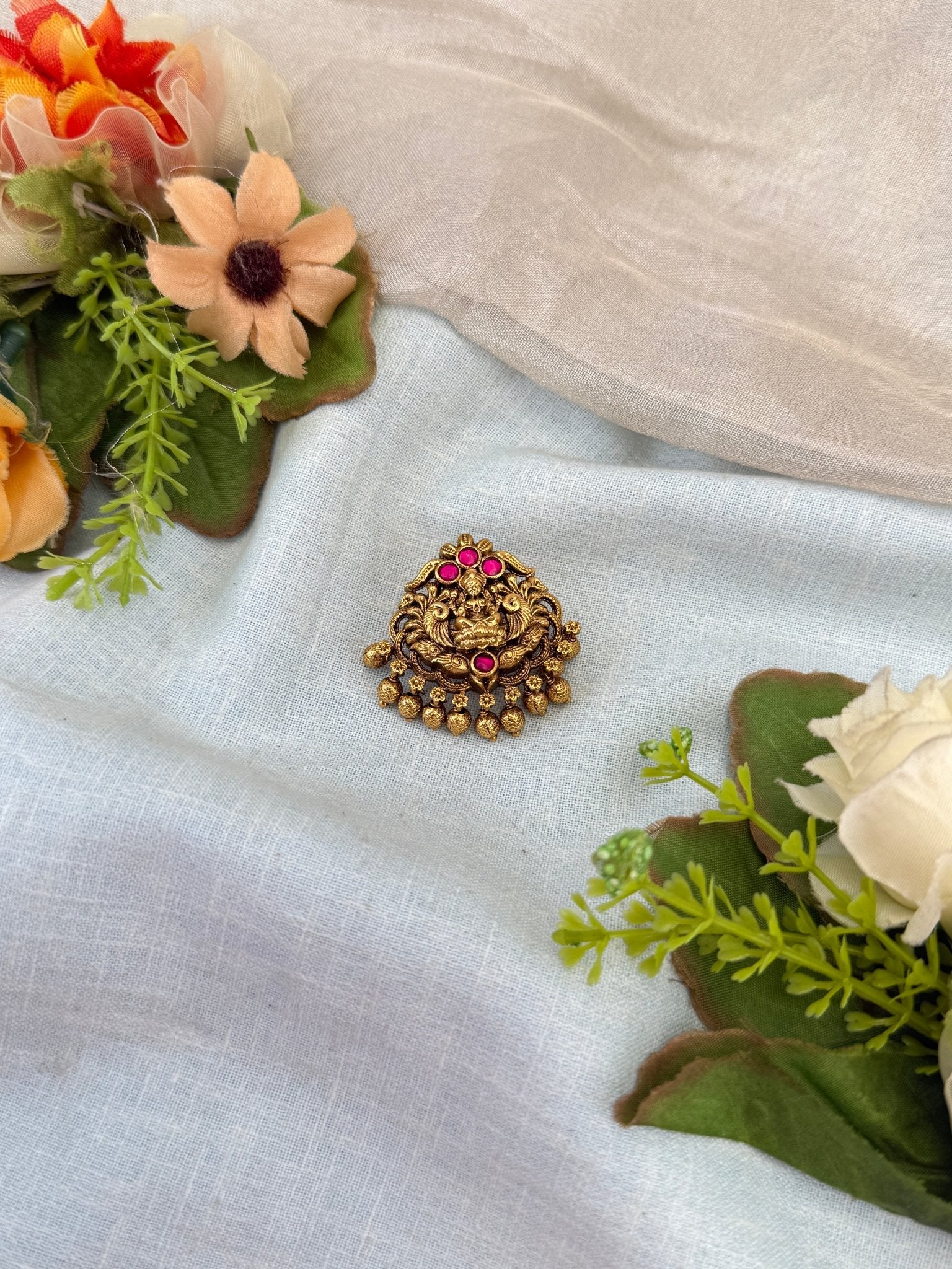 Luxurioius Antique Lakshmi Saree Pin 340 - Mahilas