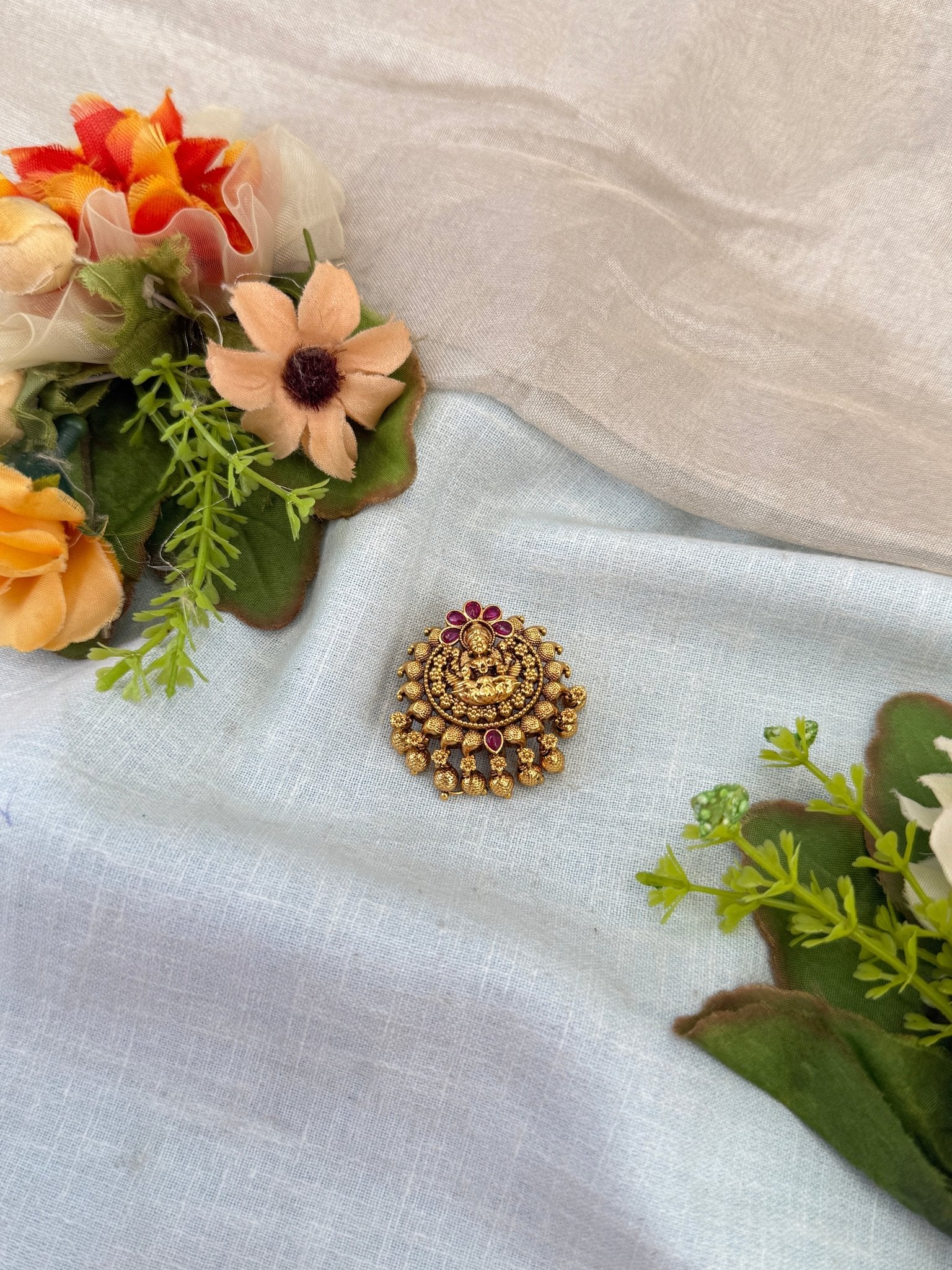 Luxurioius Antique Lakshmi Saree Pin 350 - Mahilas