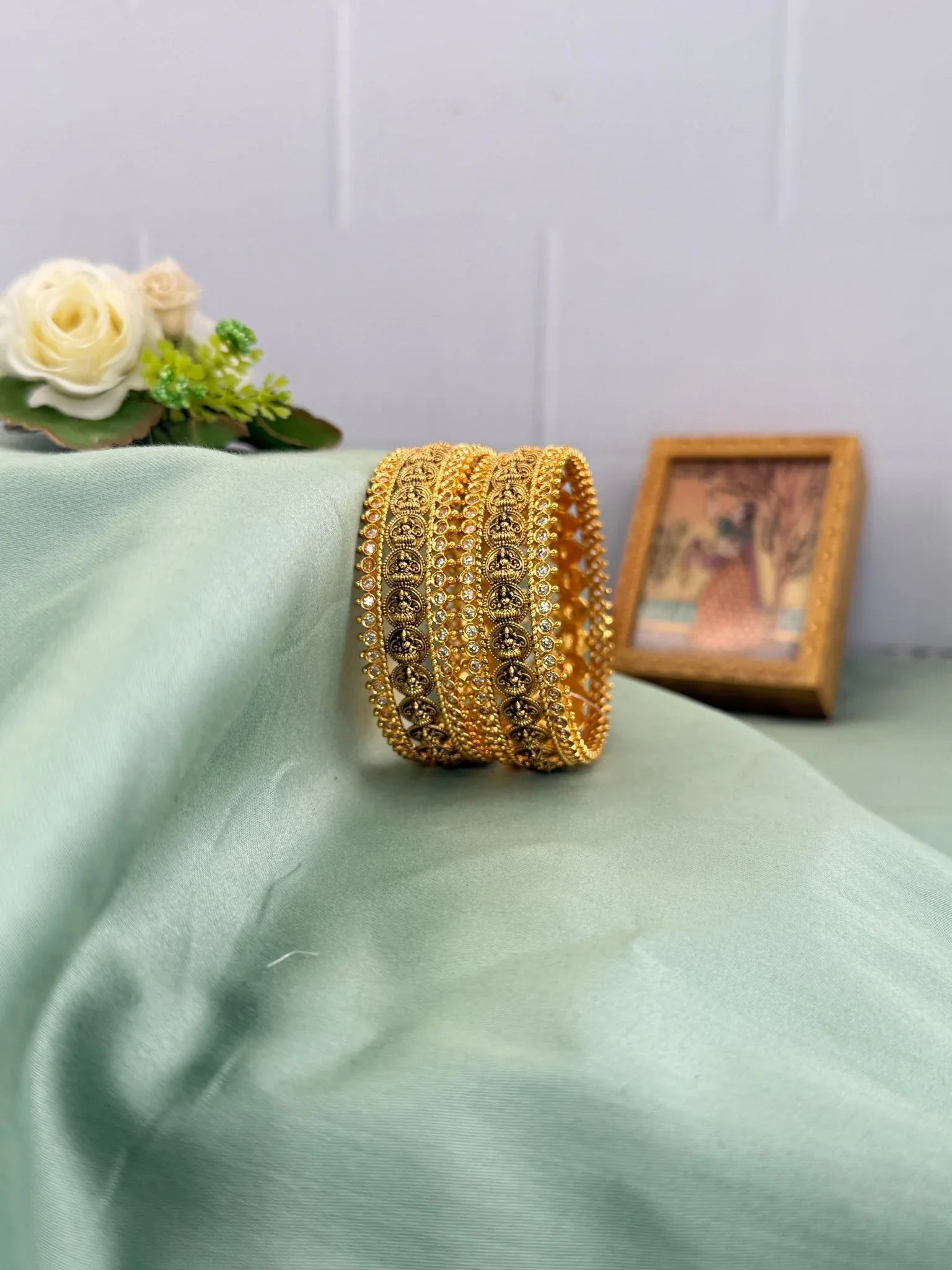 Luxurious Antique Bangles 7009 - Mahilas